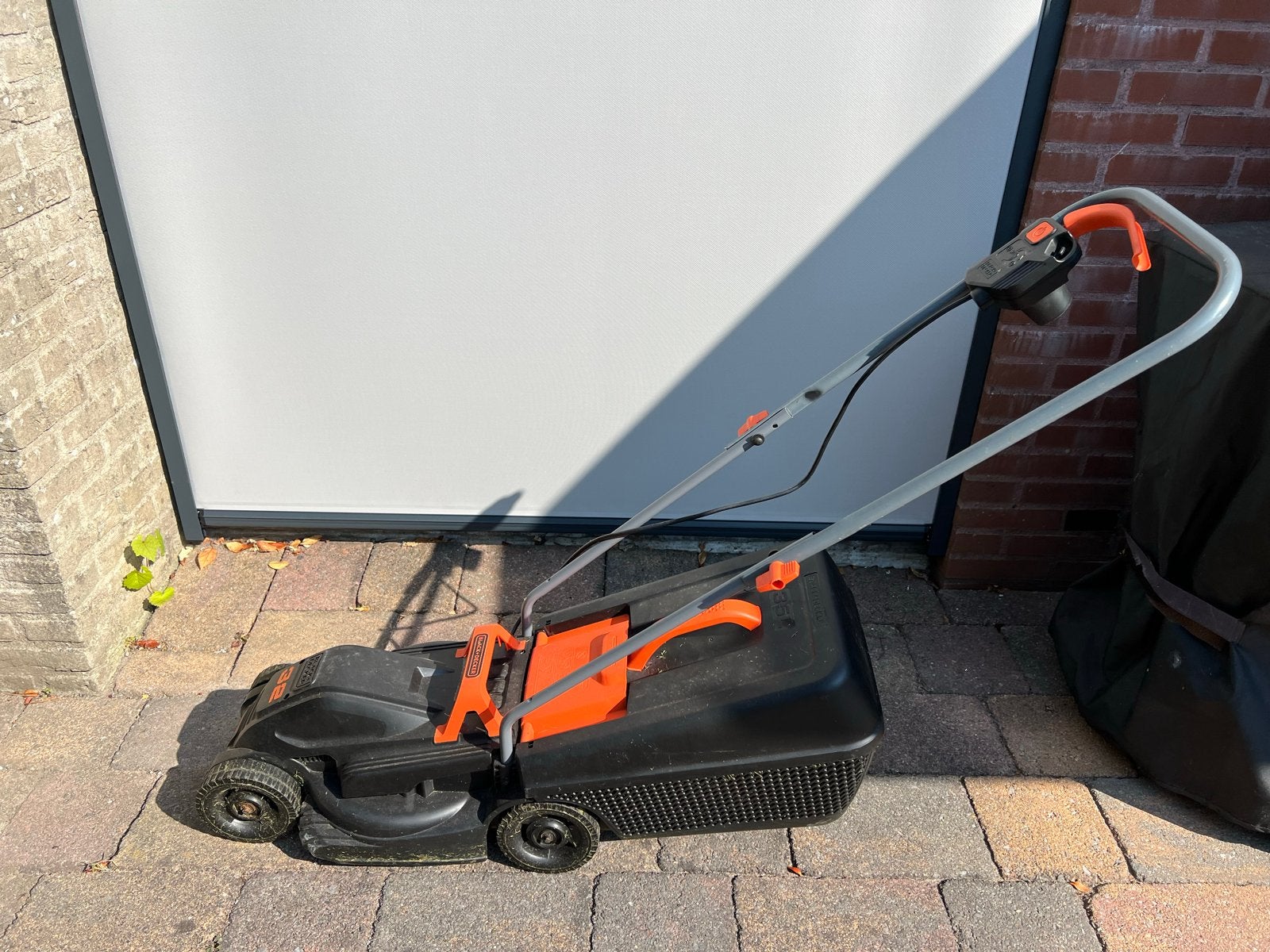 Black+Decker grasmaaier en trimmer set, Ophalen, Cirkelmaaier, Gebruikt, Elektrische grasmaaier