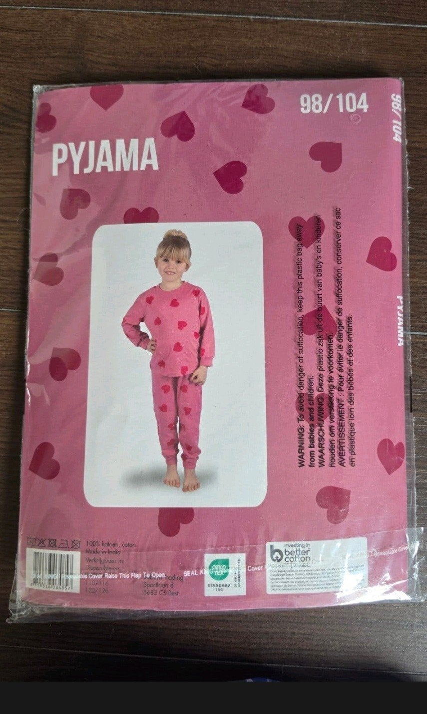 Meisjespyama roze met hartjes 98/104, Ophalen of Verzenden, Nieuw, Meisje, Nacht- of Onderkleding