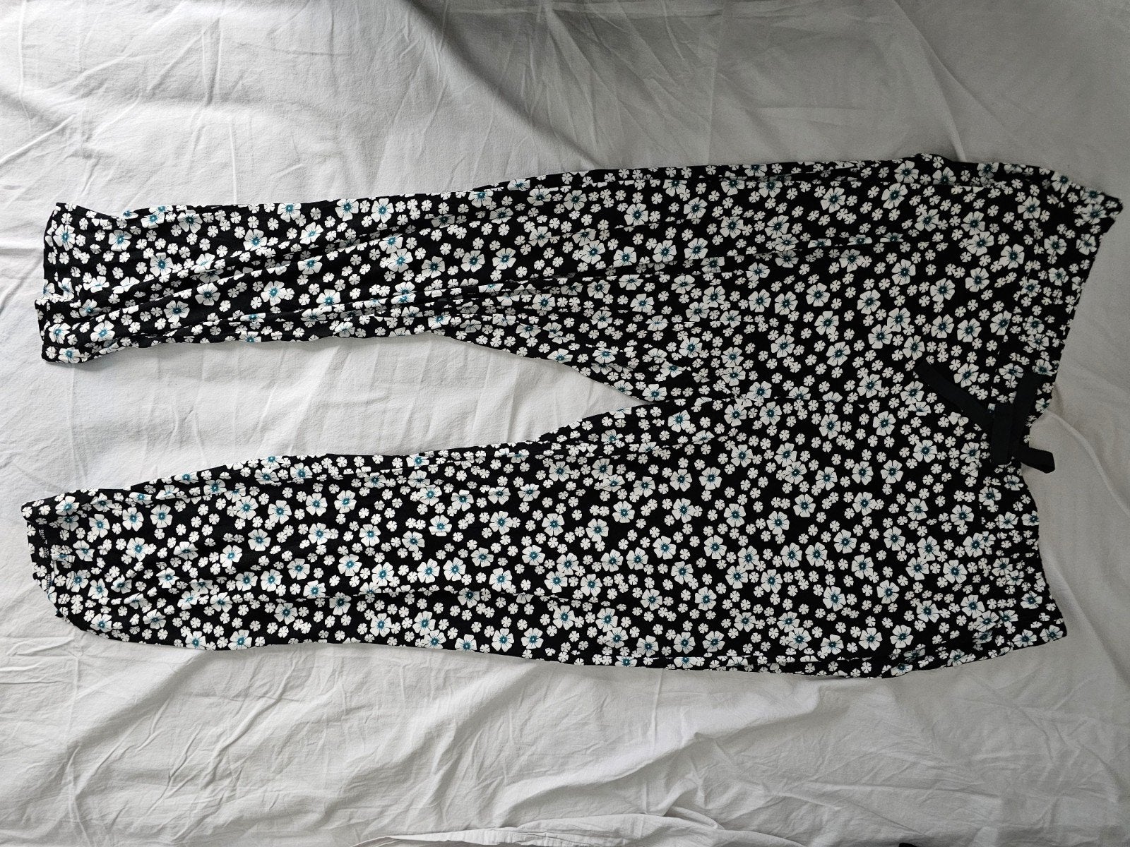 Nieuw Hema Zwarte Broek met Bloemenprint - Maat XL, Ophalen, Zwart, Maat 46/48 (XL) of groter, Zo goed als nieuw
