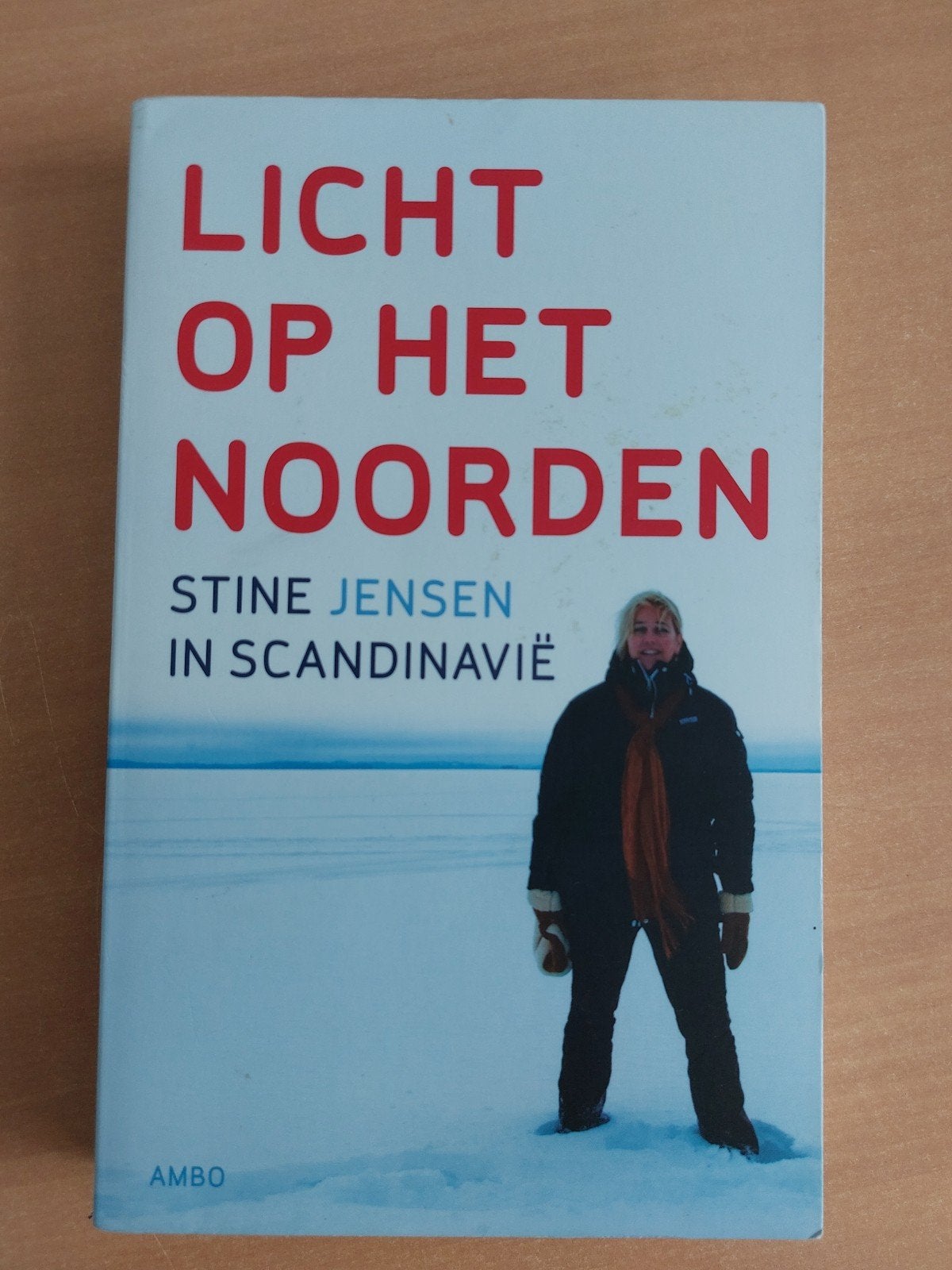 Licht op het Noorden - Stine Jensen in Scandinavië, Boeken, Ophalen of Verzenden, Zo goed als nieuw, Stine Jensen, Nederland