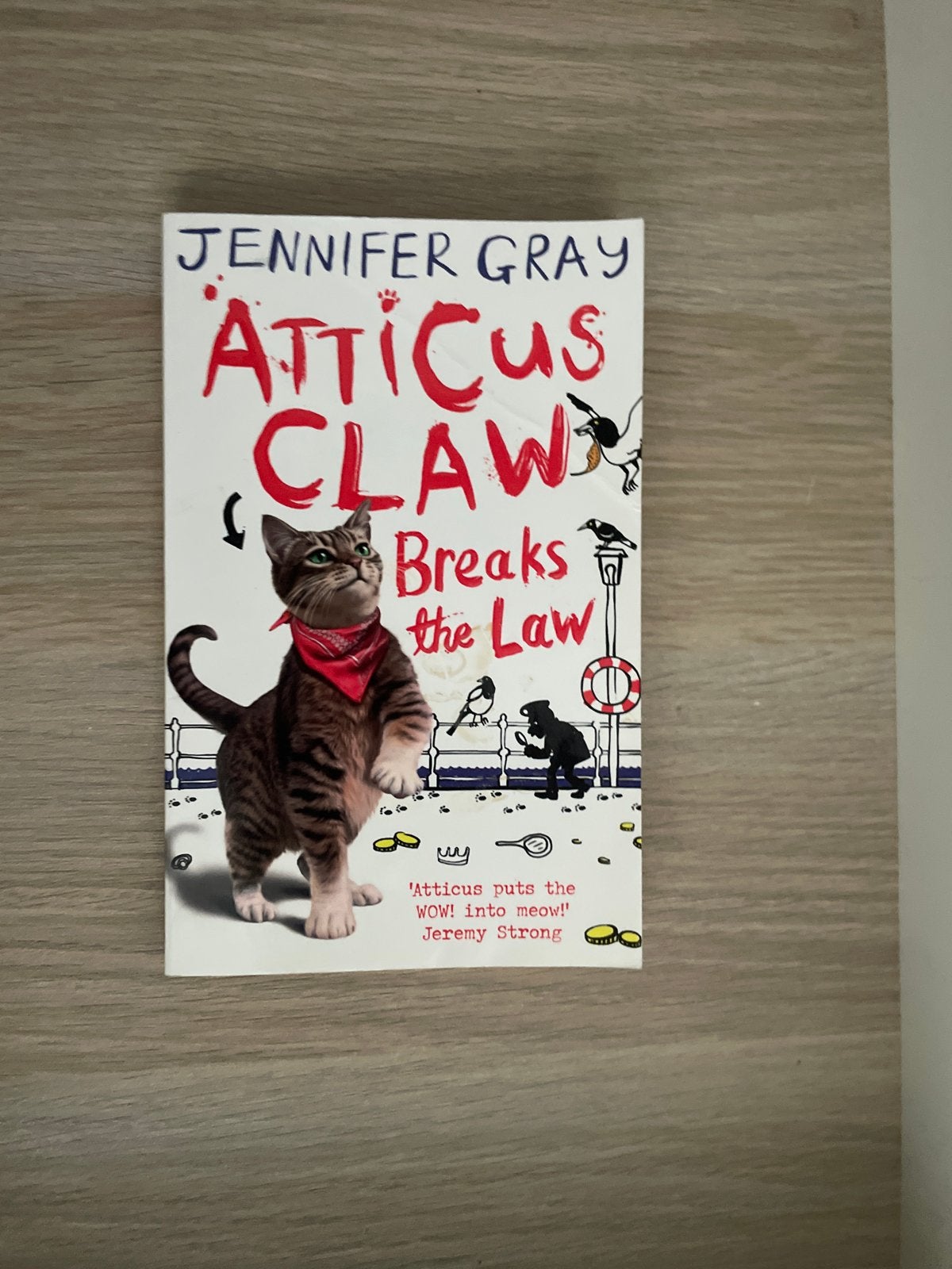 Atticus Claw Breaks the Law - Jennifer Gray, Ophalen of Verzenden, Zo goed als nieuw, Fictie algemeen