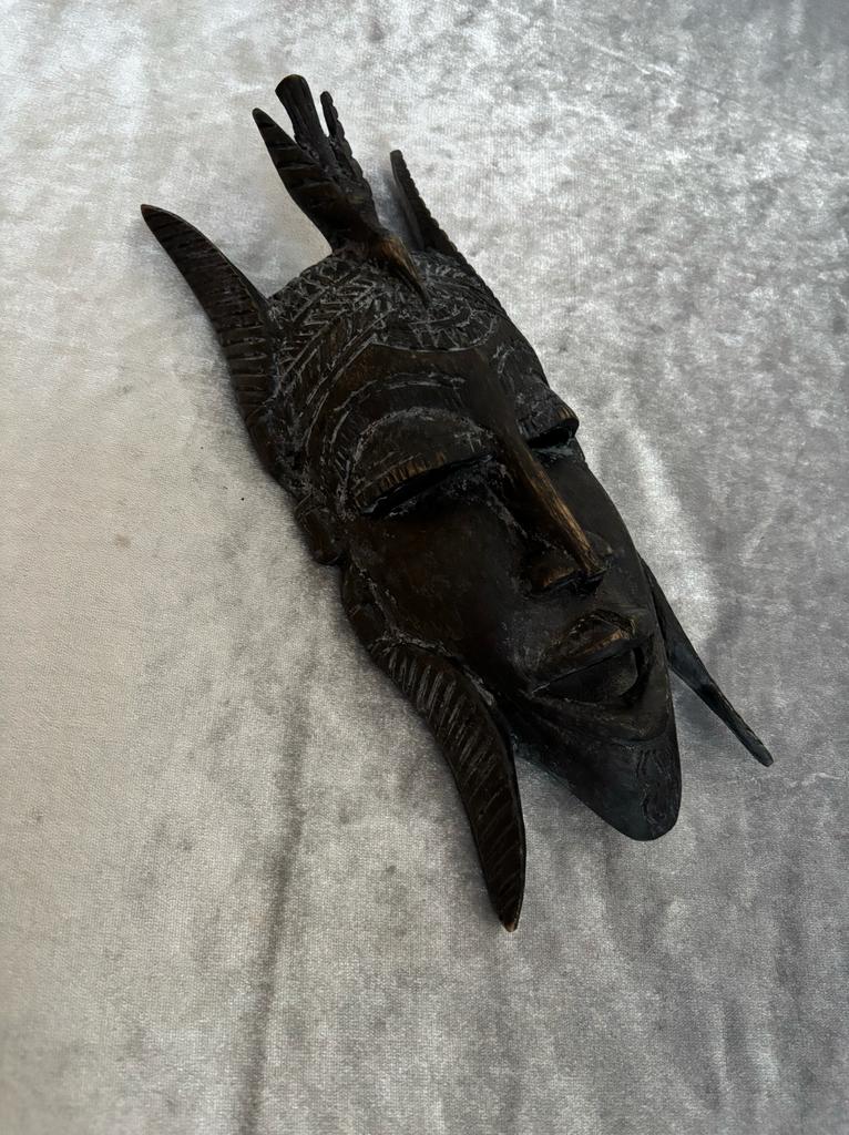 Mooi uitgesneden Afrikaans houten decoratie masker, Ophalen of Verzenden