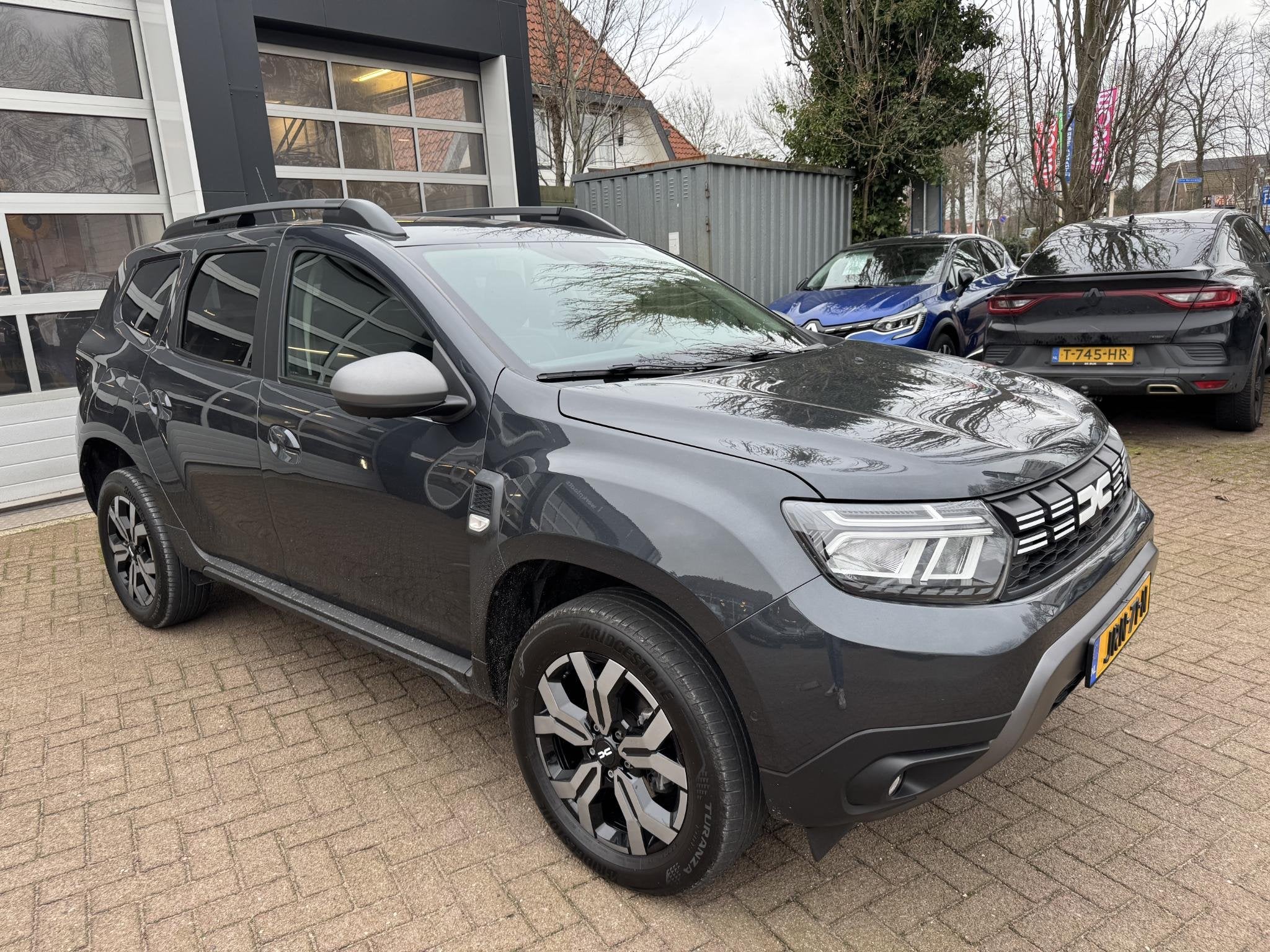Dacia Duster 1.3 TCe 150 Journey+Pack Easy+360 Camera!, Auto's, Stof, Gebruikt, Euro 6, 4 cilinders