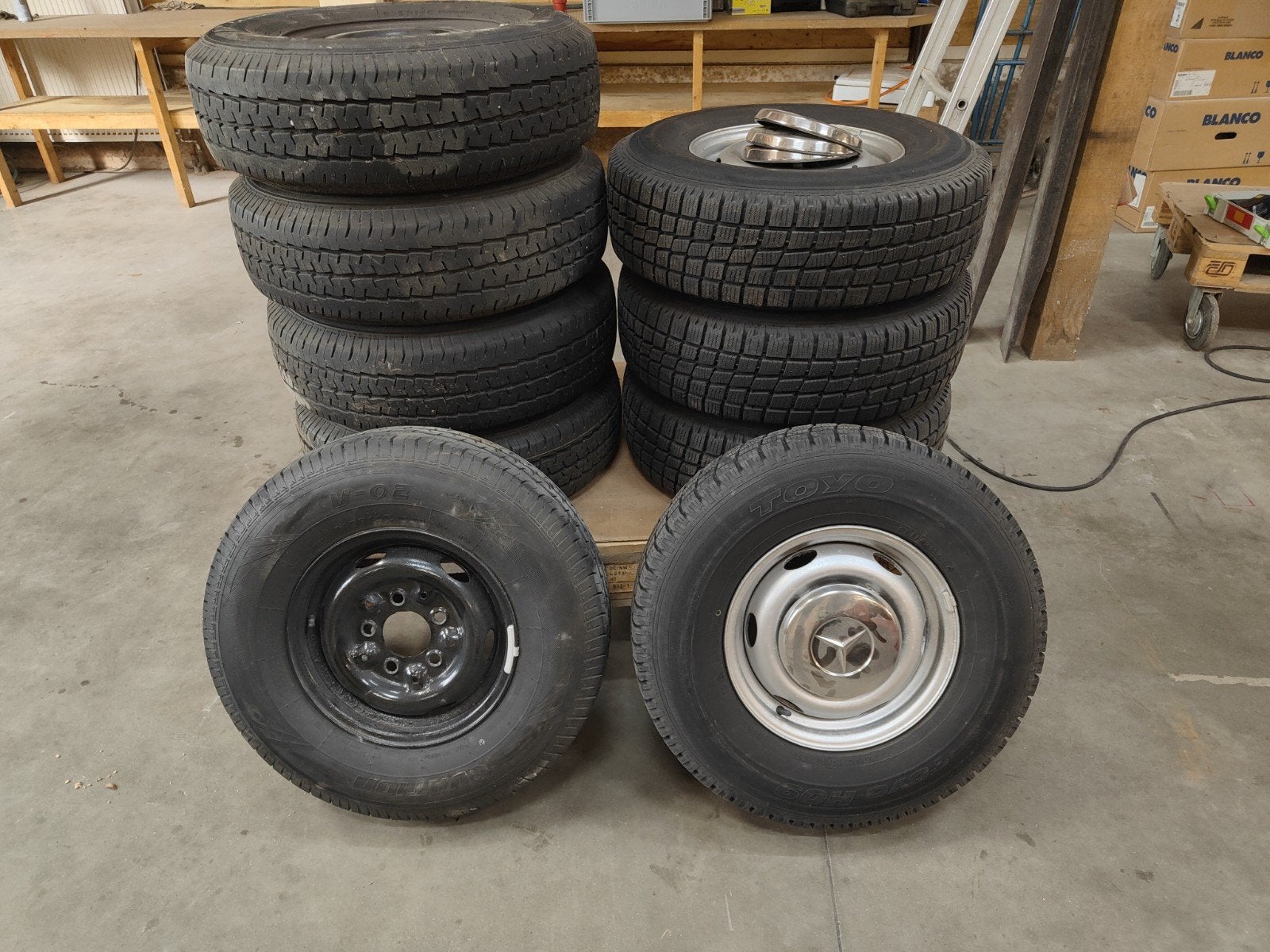 Banden op velg mercedes t1 bremer 307 308 309 310, Auto-onderdelen, Ophalen, 14 inch, Banden en Velgen, All Season