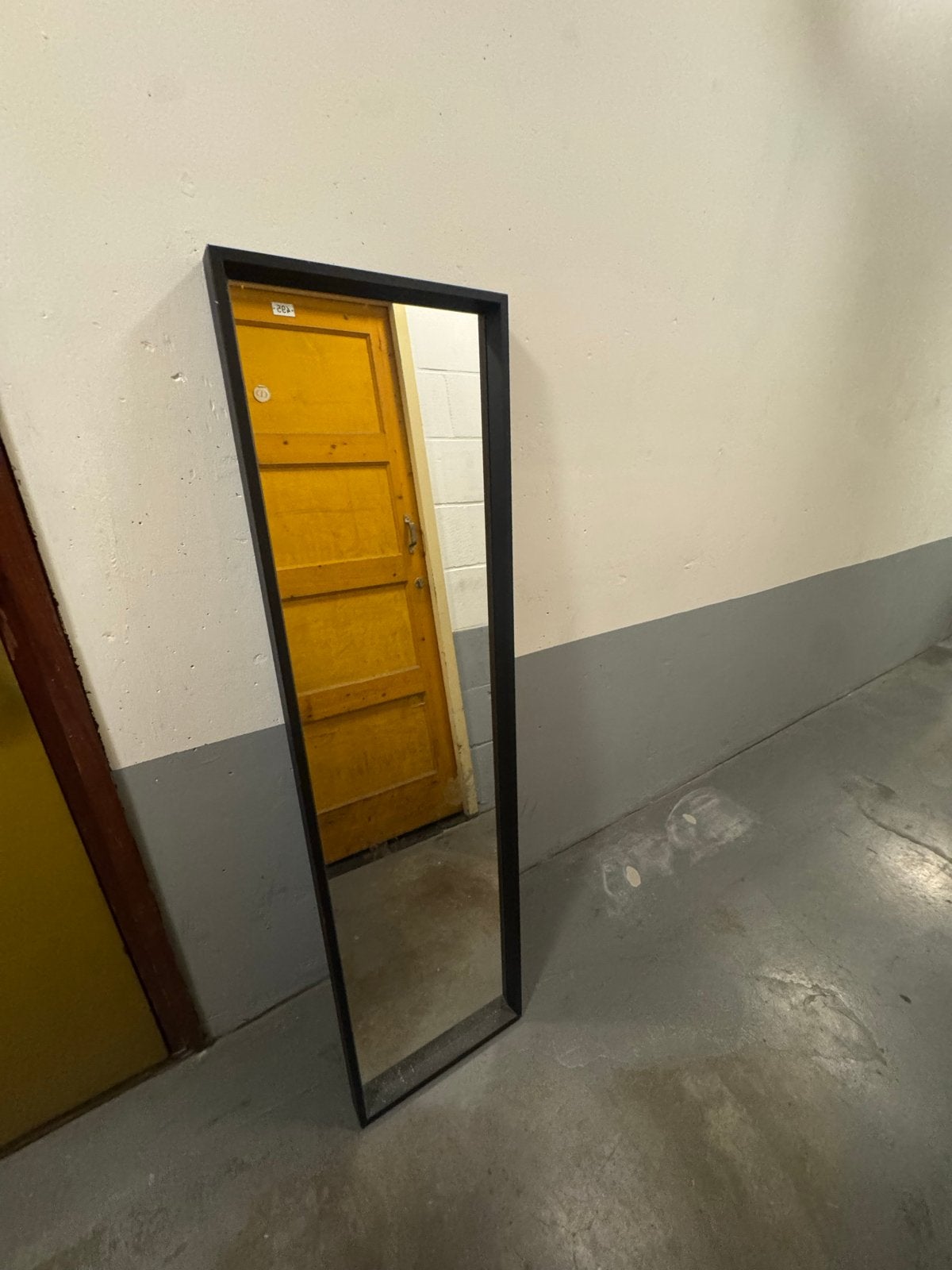 Grote spiegel met zwarte lijst, Huis en Inrichting, Minder dan 50 cm, Ophalen of Verzenden, Zo goed als nieuw, 150 tot 200 cm