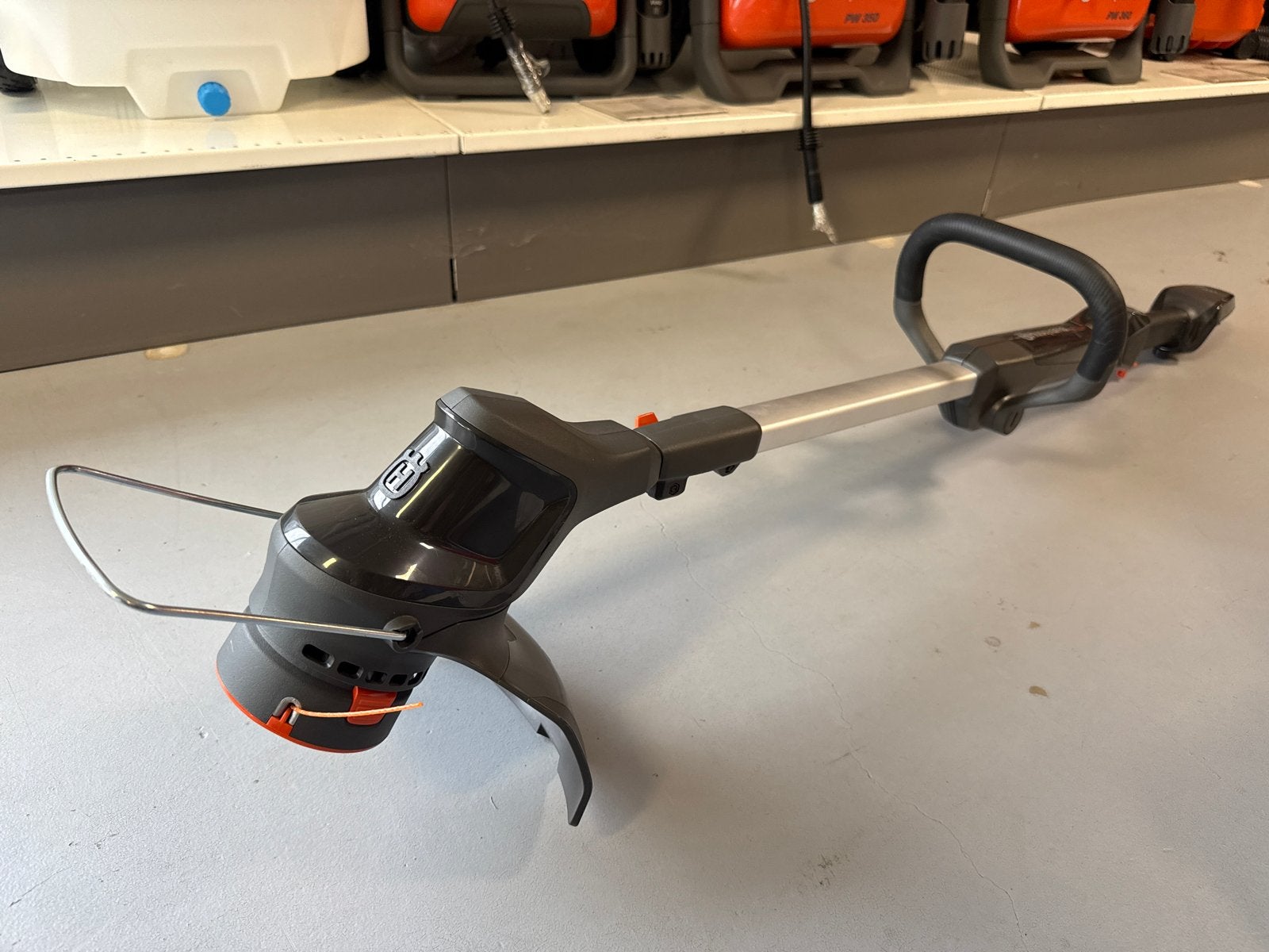 Husqvarna Accu Trimmer T28-P4A - Nieuw met Garantie, Tuin en Terras, Ophalen, Accu, Husqvarna, 30 tot 50 cm