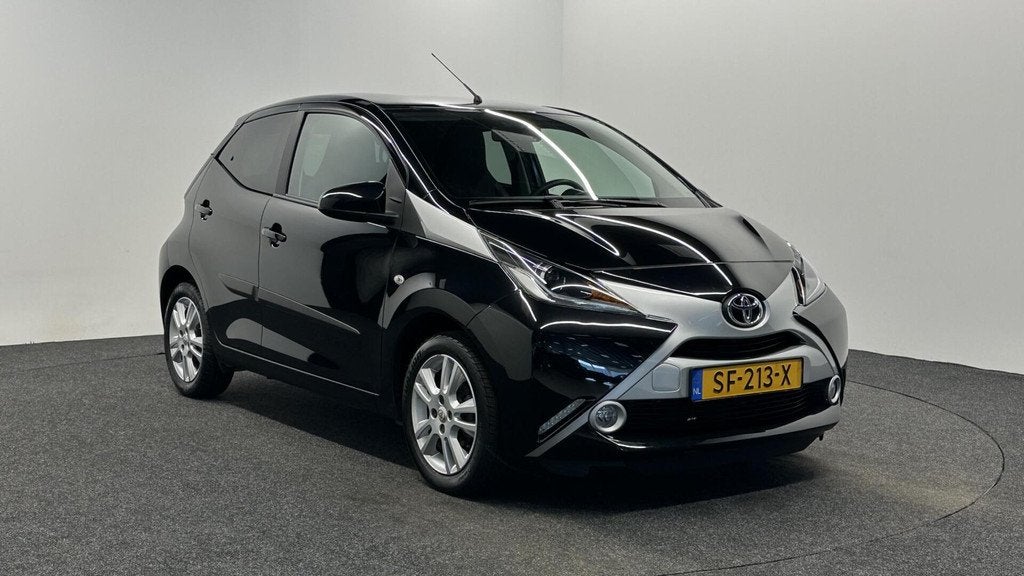 Toyota Aygo 1.0 VVT-i x-cite CAMERA LM ECC DAB 56000 KM., Voorwielaandrijving, Gebruikt, Met garantie (alle), 4 stoelen