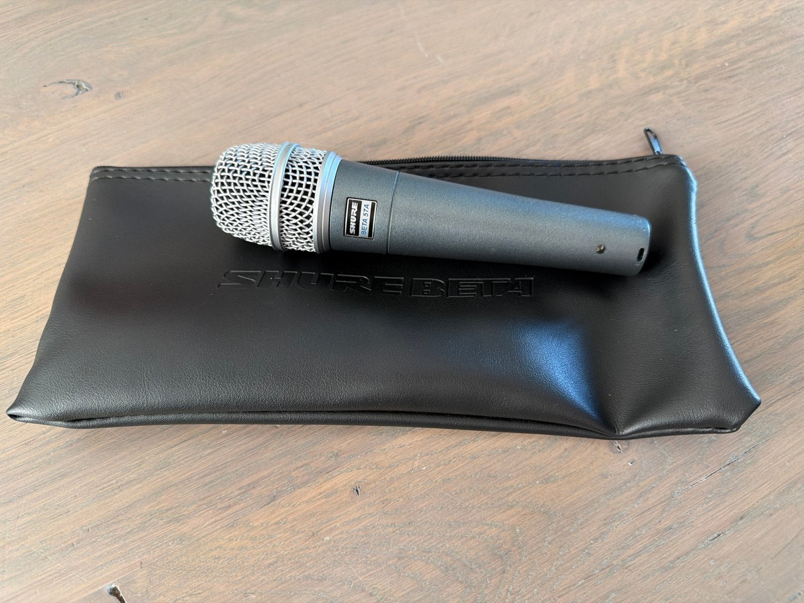 Shure Beta 57A Instrumentmicrofoon met etui, Ophalen of Verzenden, Zo goed als nieuw, Instrumentmicrofoon