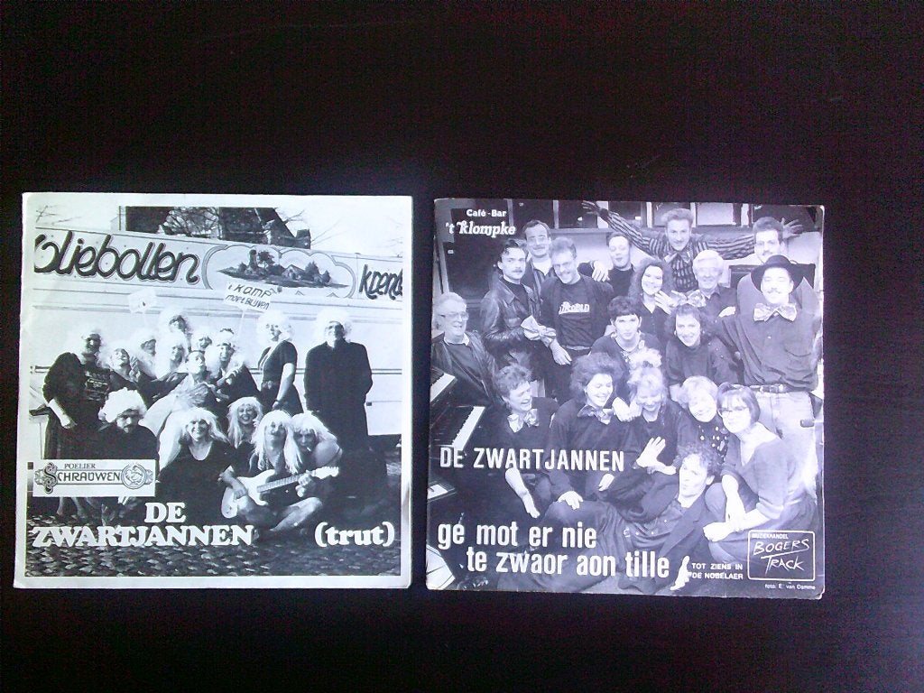 twee vinyl singles van de zwartjannen ( he trut ), Overige formaten, Ophalen of Verzenden, Zo goed als nieuw, Levenslied of Smartlap