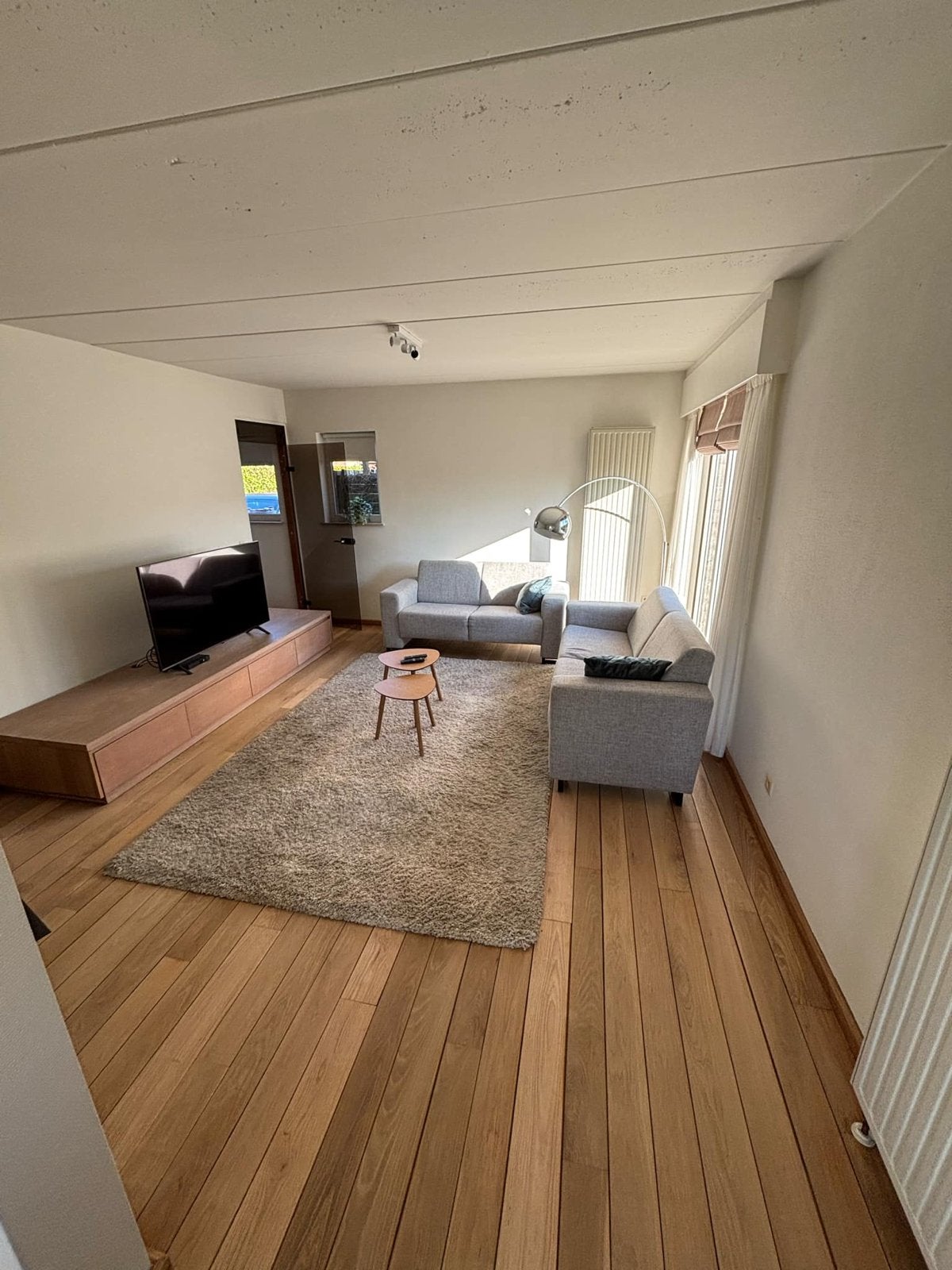 Houten tv-kast, bijna 3 meter lang, in goede staat, Huis en Inrichting, Kasten | Televisiemeubels, Ophalen, Zo goed als nieuw