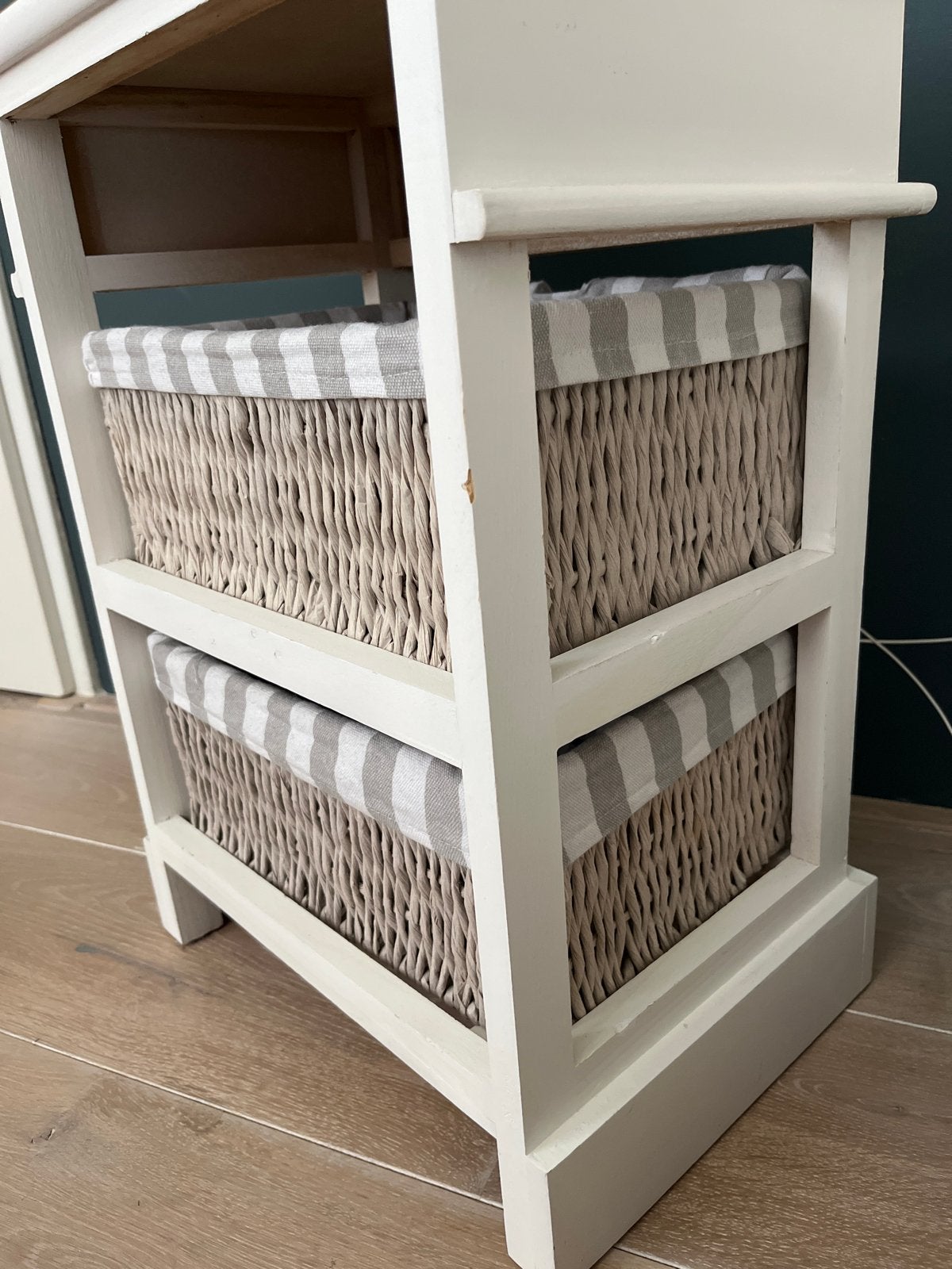 Nachtkastje met mandjes - B 37,5 x H 52 x D 27,5 cm, Huis en Inrichting, Slaapkamer | Nachtkastjes, Ophalen, Minder dan 45 cm