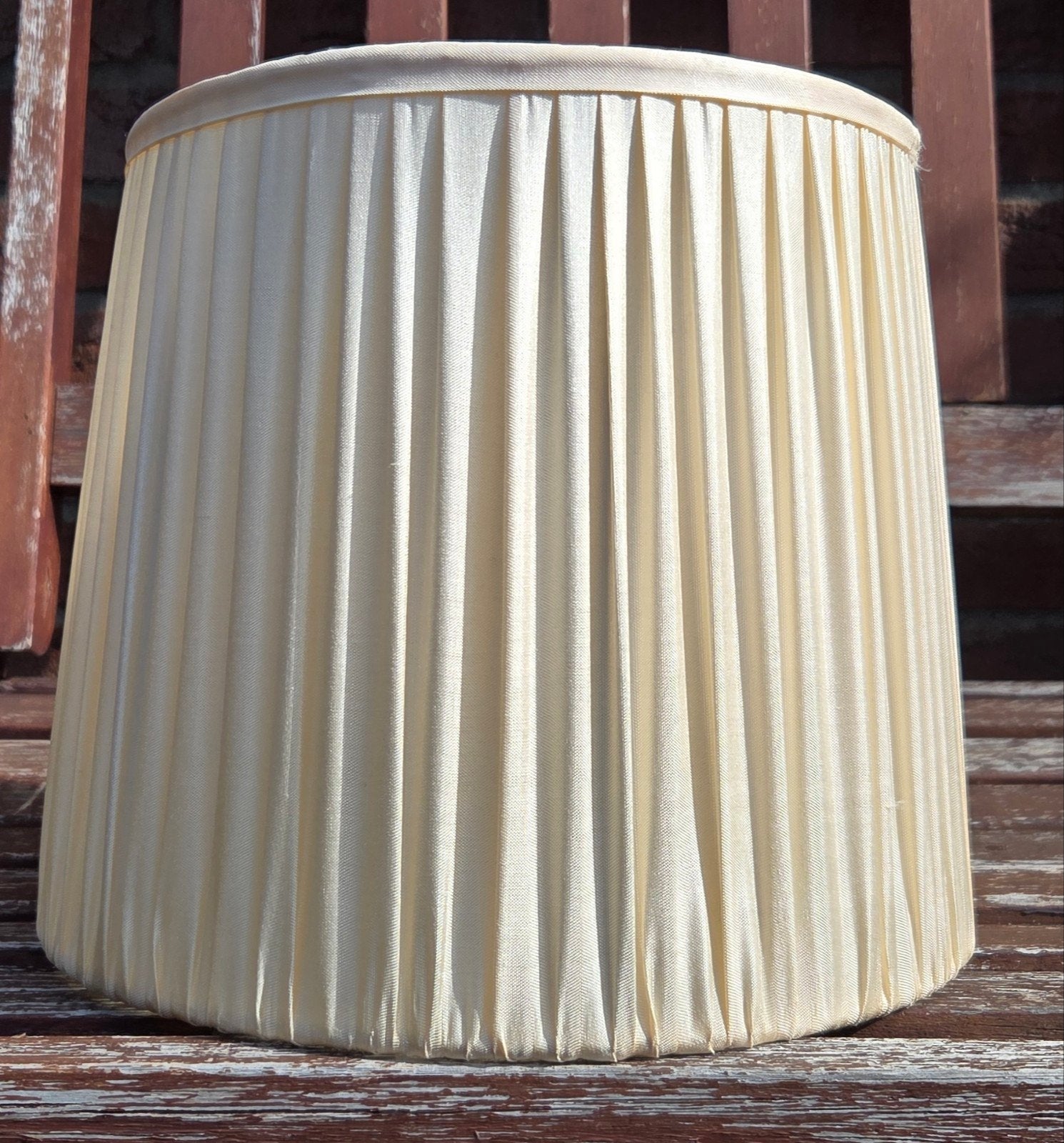 Crèmekleurige geplooide atelier lampenkap handgemaakt, Ophalen of Verzenden, Zo goed als nieuw, Crème, Rond