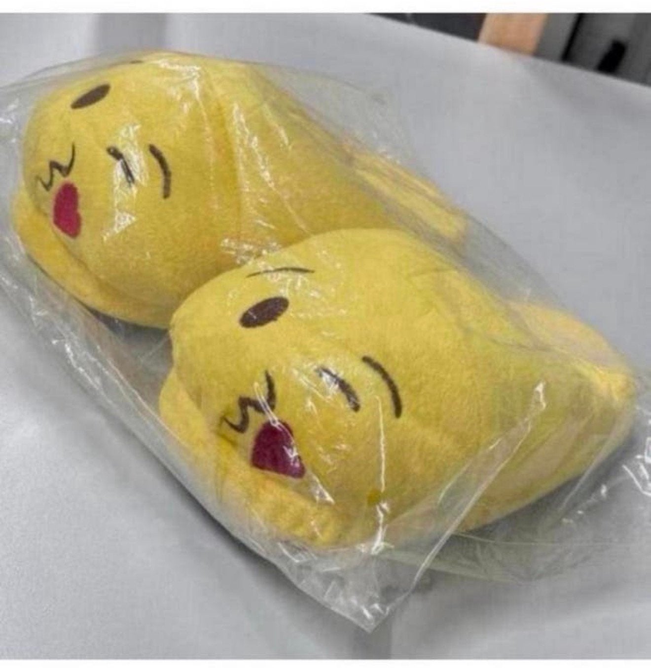 Smiley Pantoffels slippers Emoji maat M 38-39-40-41 nieuw, Geel, Nieuw, Ophalen of Verzenden, H