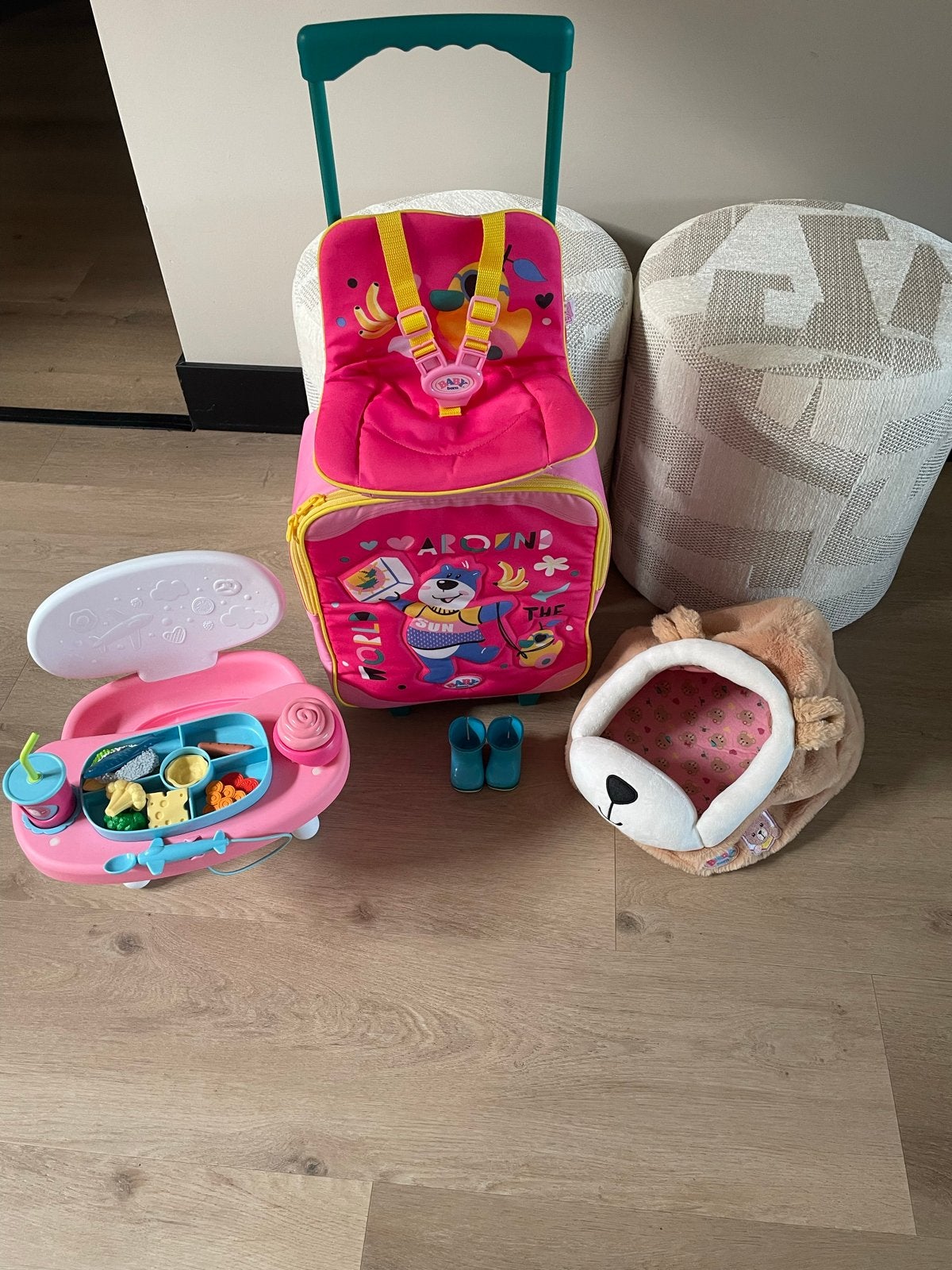 Baby Born Poppenaccessoires: Stoel, Bedje, Eetset, Ophalen of Verzenden, Zo goed als nieuw