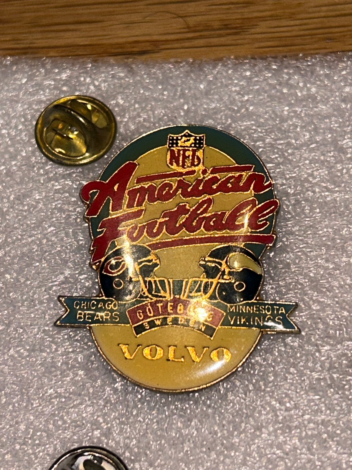 NFL American Football Pin: Chicago Bears vs Minnesota Viking, Ophalen of Verzenden, Gebruikt, Sport, Speldje of Pin
