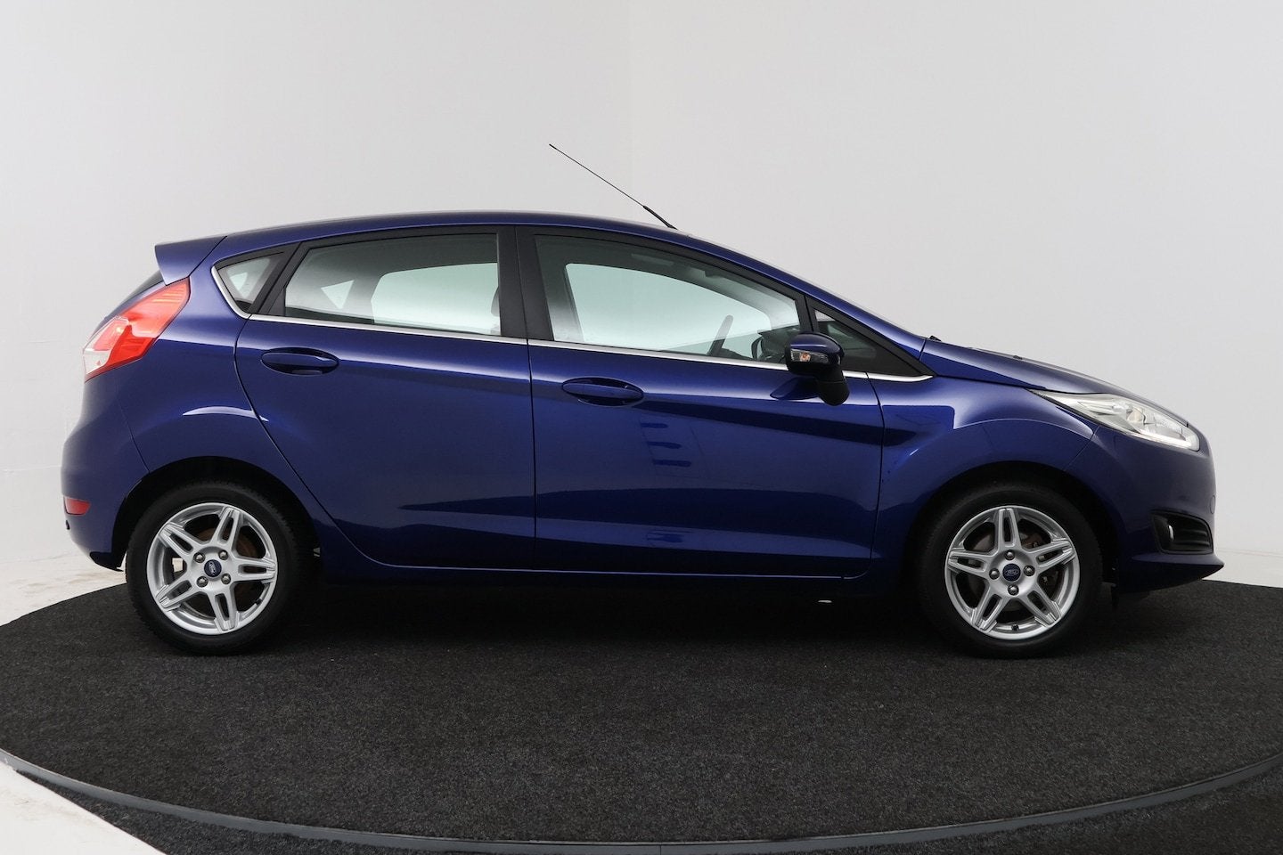Foto 13 van Ford Fiesta 1.0 EcoBoost Titanium Automaat (NAVIGATIE, CRUIS