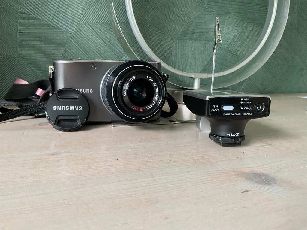 Foto camera Samsung NX 100, Ophalen of Verzenden, Zo goed als nieuw, Samsung, 8 keer of meer
