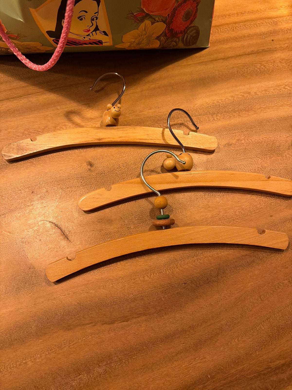 Houten kledinghangers voor kinderen - diverse kleuren, Ophalen, Gebruikt, Hout, Kinderen