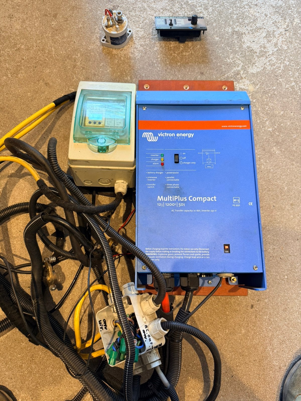 Omvormer victron energy multiplus compact, Ophalen, Gebruikt