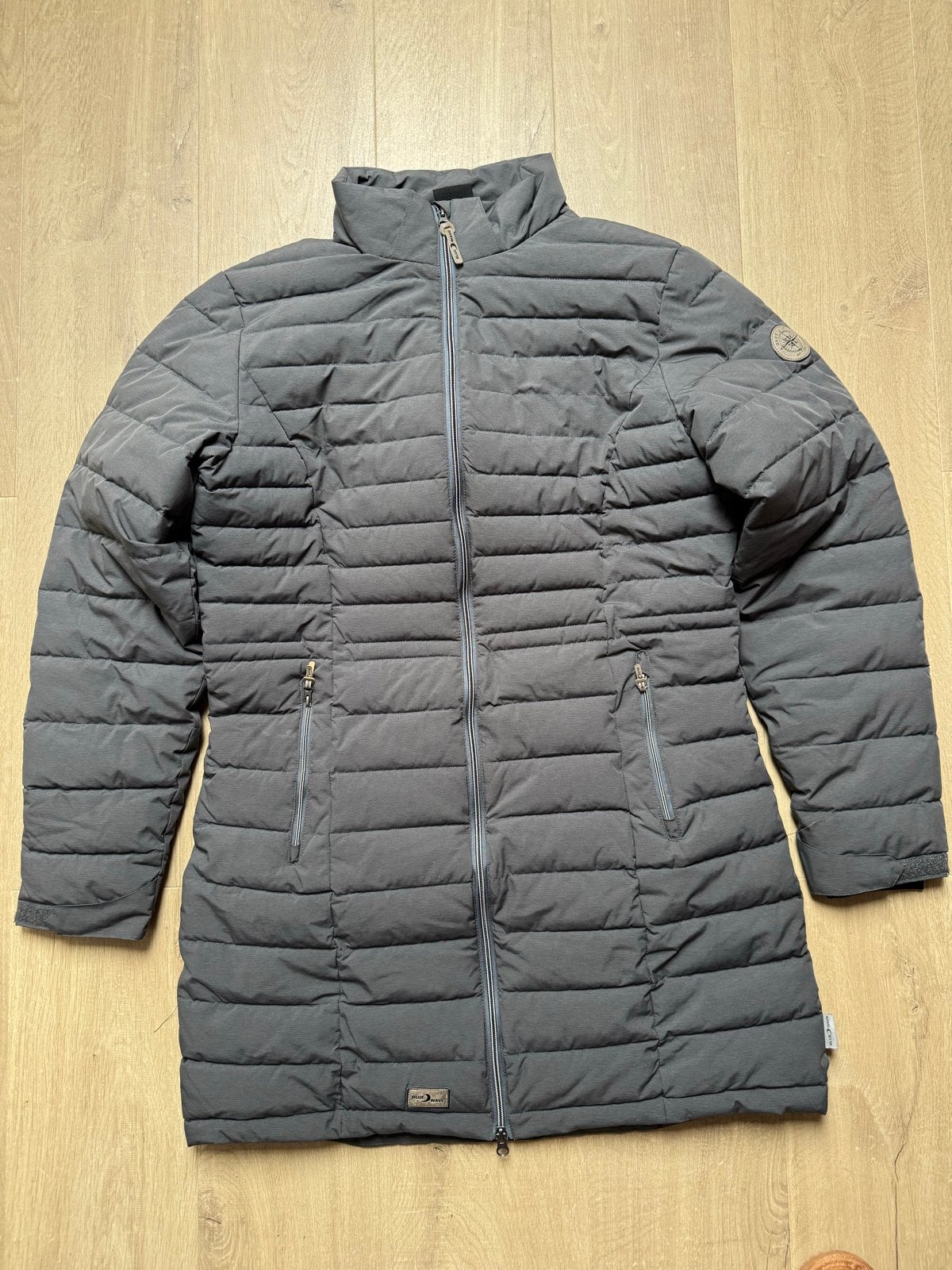 Grijze winterjas voor dames Blue Wave XL, Kleding | Dames, Ophalen of Verzenden, Zo goed als nieuw, Maat 46/48 (XL) of groter
