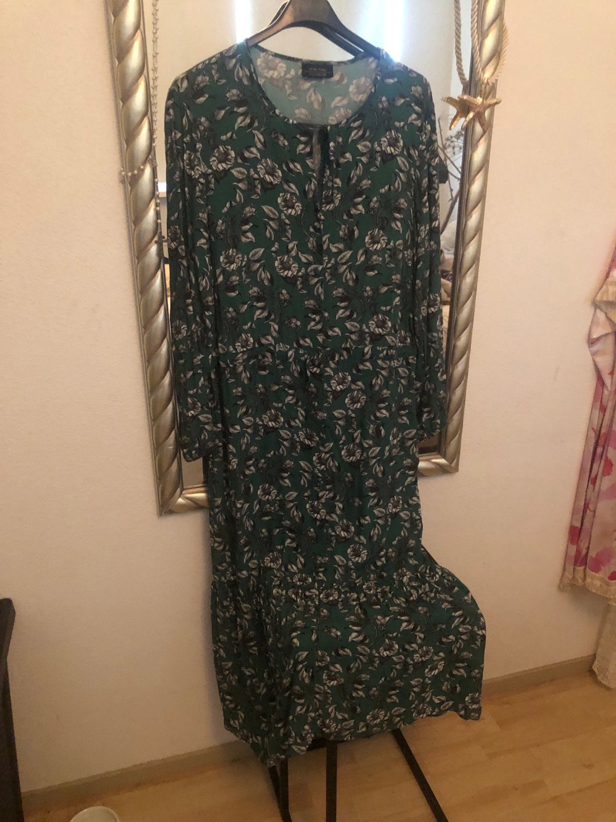 One Two Luxzuz Jurk met Bloemenprint - Maat M, Kleding | Dames, Maat 38/40 (M), Ophalen of Verzenden, Zo goed als nieuw, Onder de knie
