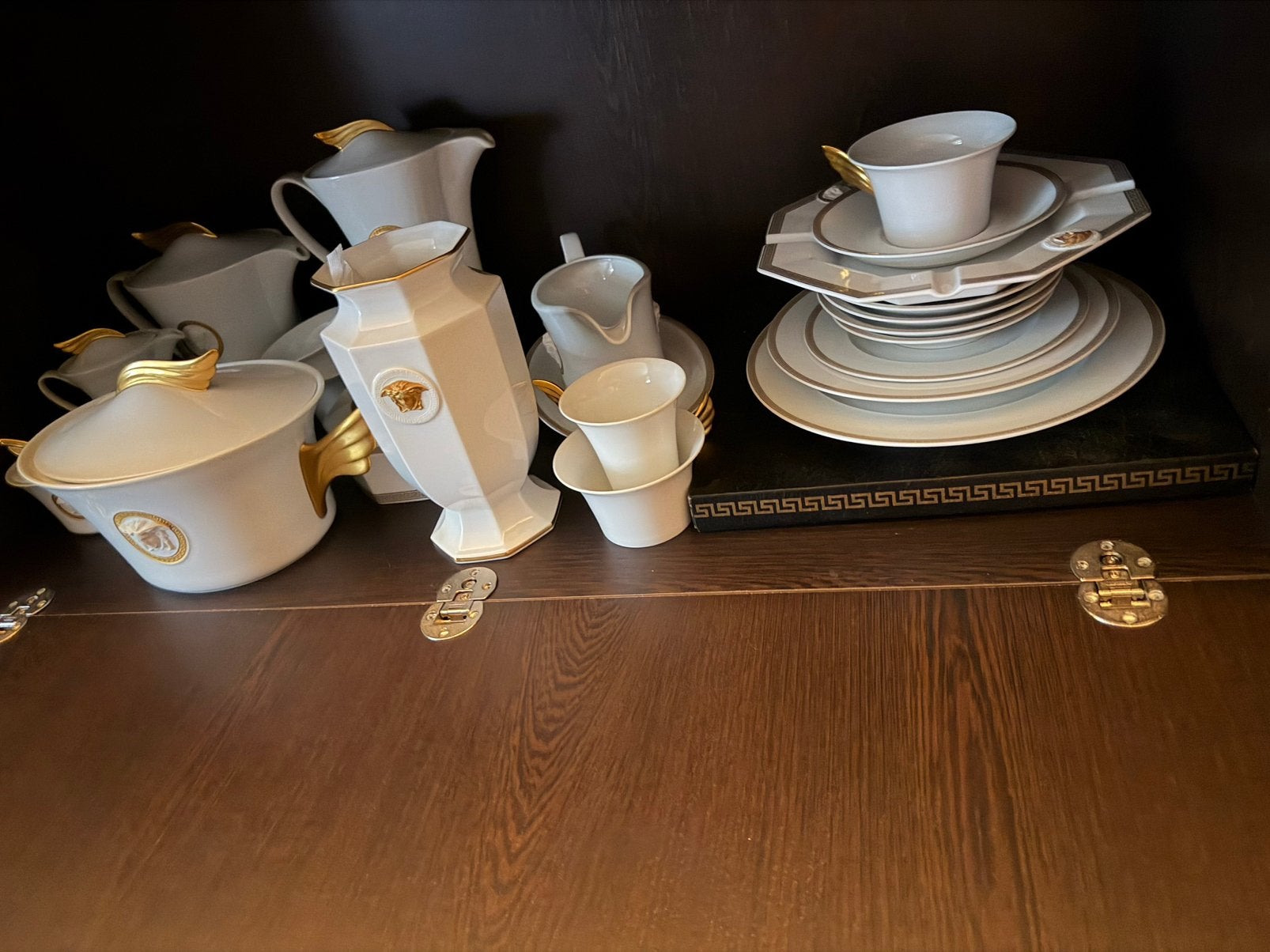 Versace rosenthal gorgona, Ophalen