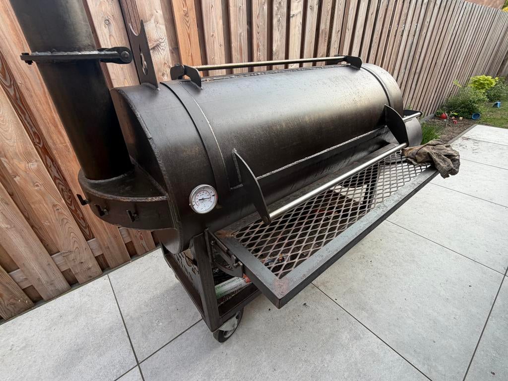 Pitmaster X Offset Smoker – echte Texas BBQ ervaring, Tuin en Terras, Houtskoolbarbecues, Ophalen, Zo goed als nieuw, Met accessoires