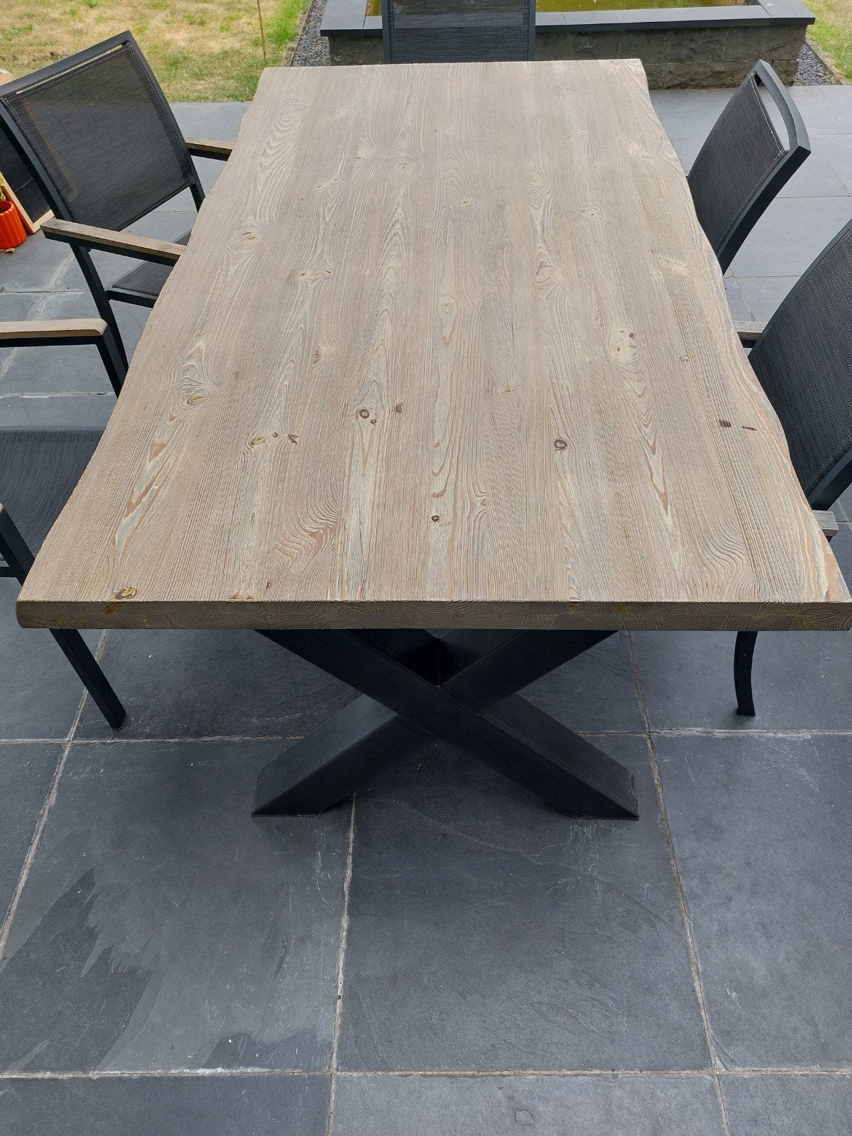 Boomstam houten eettafel met metalen X-poten, Huis en Inrichting, Tafels | Eettafels, Gebruikt, 50 tot 100 cm, Vijf personen of meer