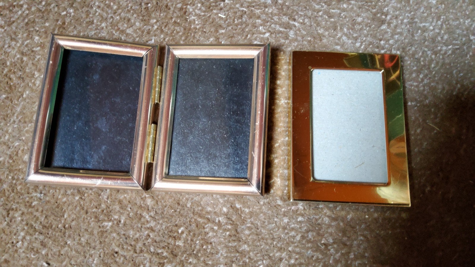 2 kleine goud kleurige fotolijstjes dubbel portret lijstje., Ophalen of Verzenden