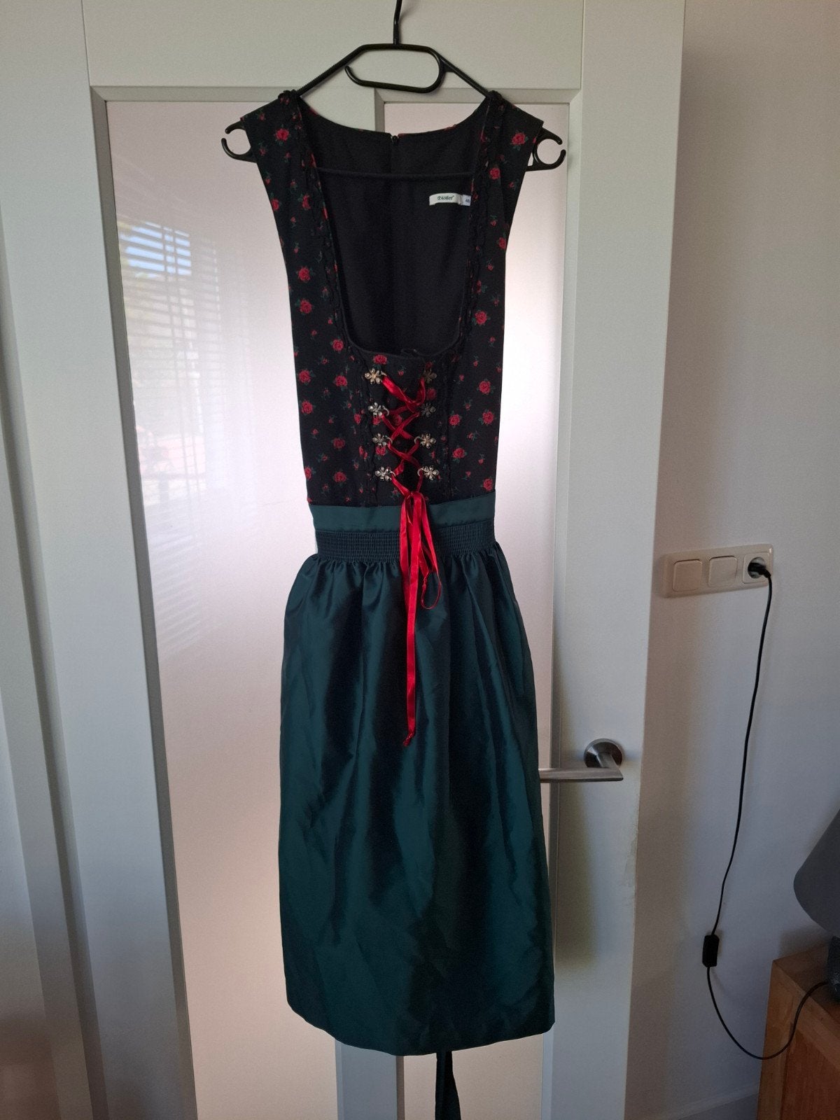 distler dirndl oktoberfest wiesenfest maat 46, Overige typen, Verzenden, Maat 46/48 (XL) of groter, Zo goed als nieuw