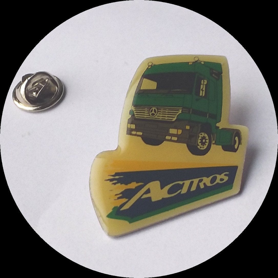MERCEDES  ACTROS pin, groen, Verzamelen, Speldjes, Pins en Buttons, Ophalen of Verzenden, Zo goed als nieuw, Transport