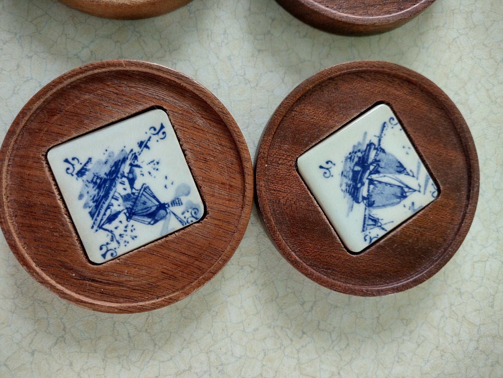 Set van 6 houten onderzetters met Delfts blauw tegeltje

Set, Huis en Inrichting, Hout, Gebruikt, Glasonderzetter, Ophalen of Verzenden