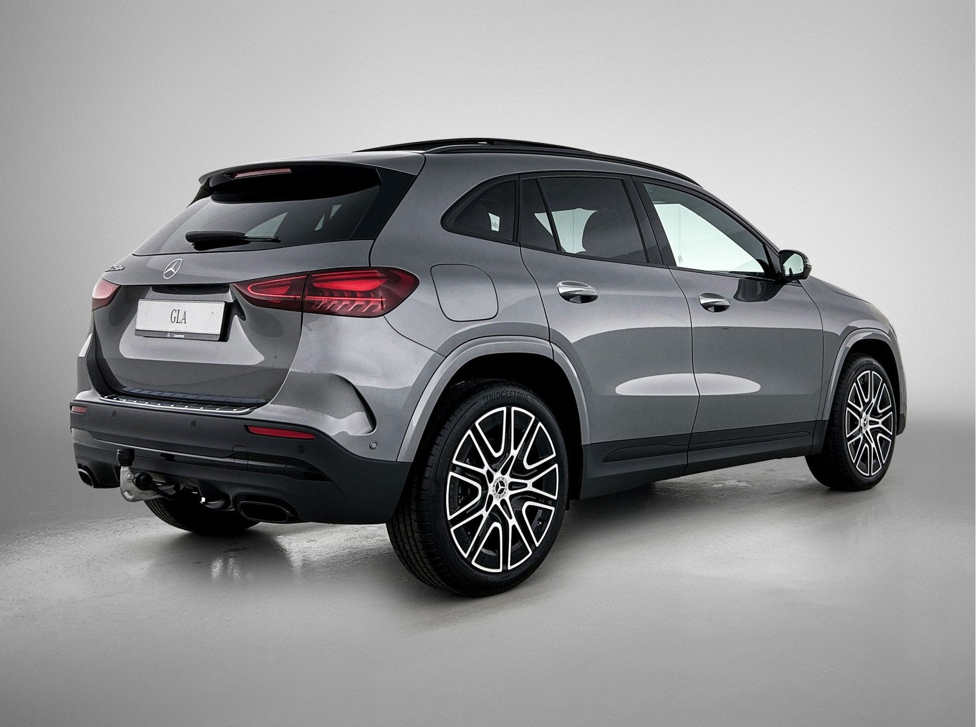 Mercedes-Benz GLA 250 e 140 Year Edition | Premium Plus pakk, Auto's, Mercedes-Benz, Automatische klimaatregeling, Zwart, 4 cilinders