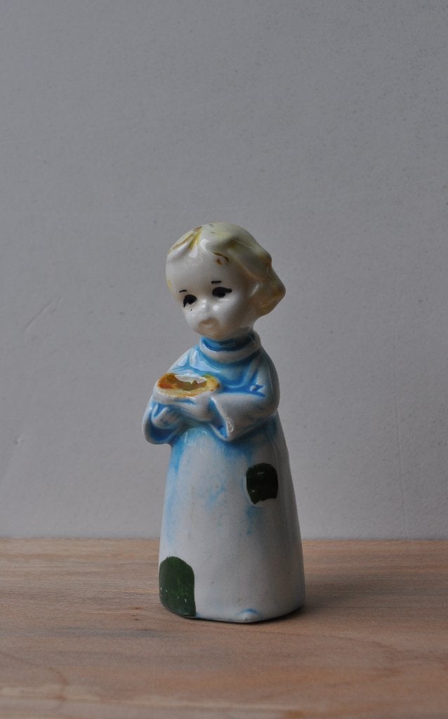 Oud KLEIN Beeldje Meisje 13 cm, Antiek en Kunst, Antiek | Porselein, Ophalen of Verzenden