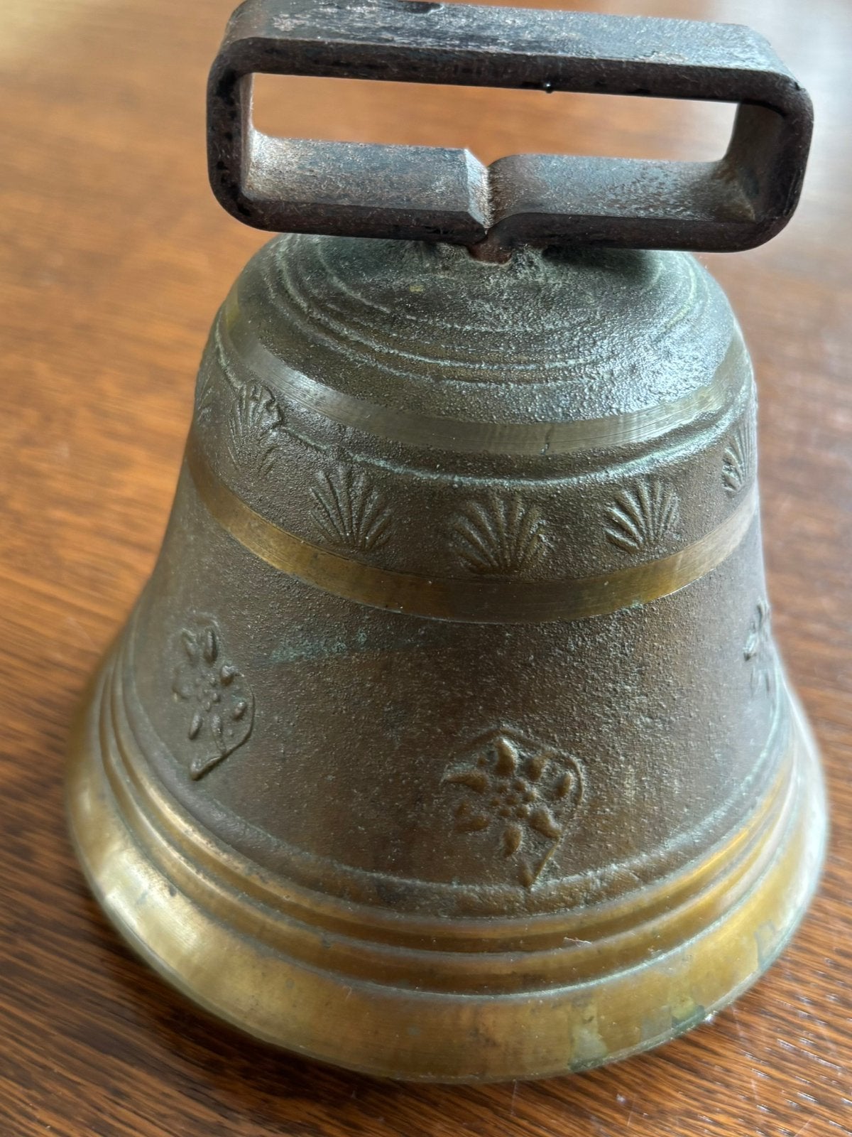 Authentieke Zwitserse bronzen veebel (midden 20e Eeuw), Antiek en Kunst, Antiek | Klokken, Ophalen of Verzenden