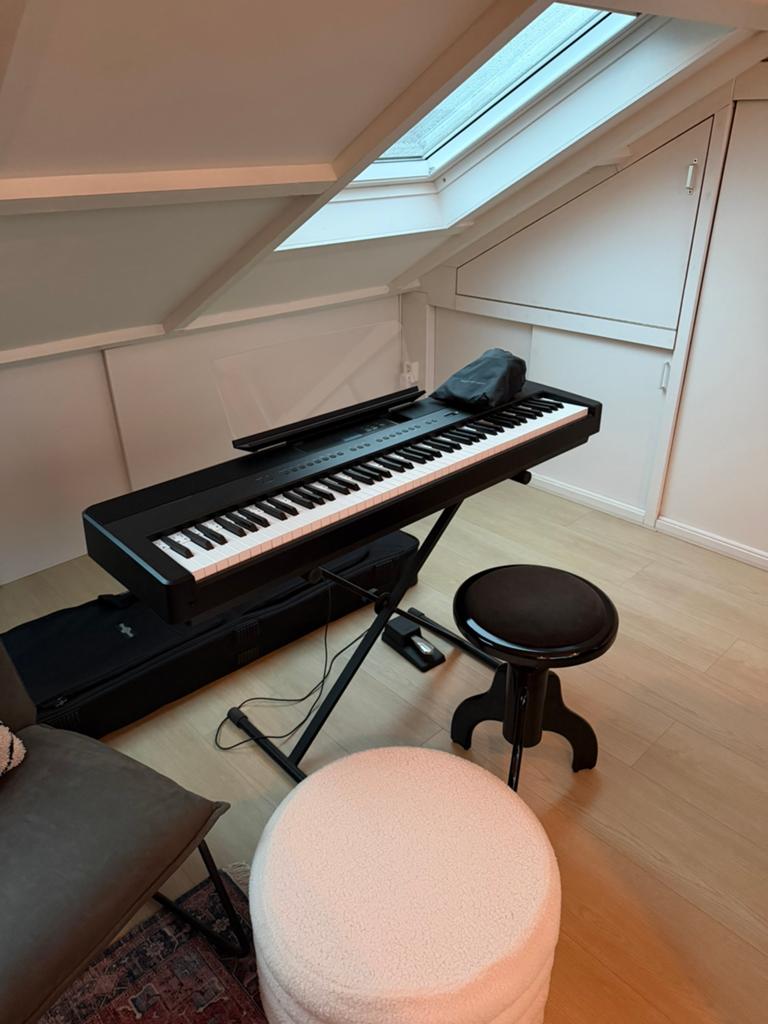 Super onderhouden Kawai ES520B Piano, inclusief accessoires., Ophalen, Zo goed als nieuw, Zwart