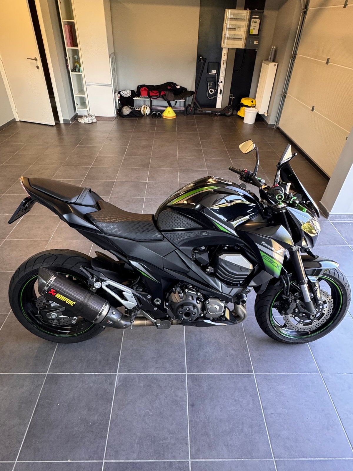 Kawasaki Z800 (2016) - nieuwe banden + onderhoud, Sportuitlaat, Occasion, 4 cilinders, Motorrijbewijs A