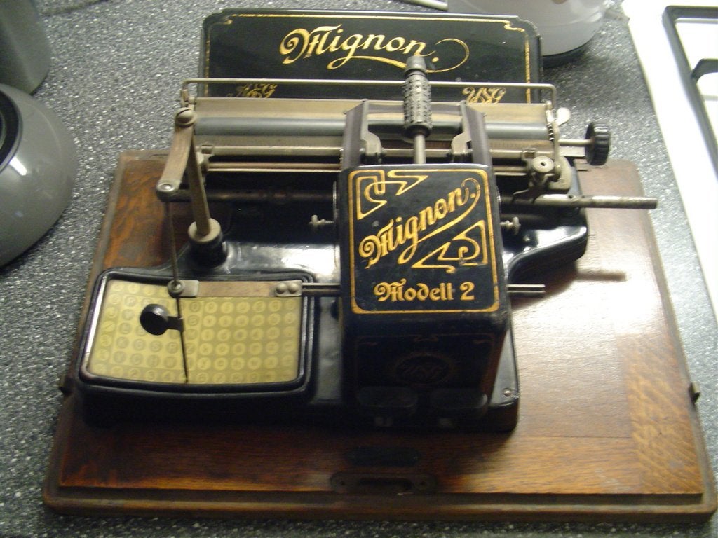 Typemachine 121 jaar oud..., Ophalen, Gebruikt