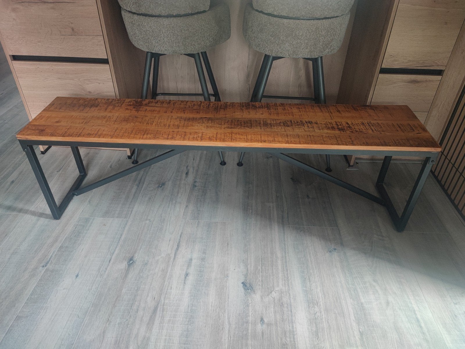 Houten bankje met stalen frame - 160 cm lang, Ophalen, Minder dan 50 cm, 125 cm of meer, Zo goed als nieuw