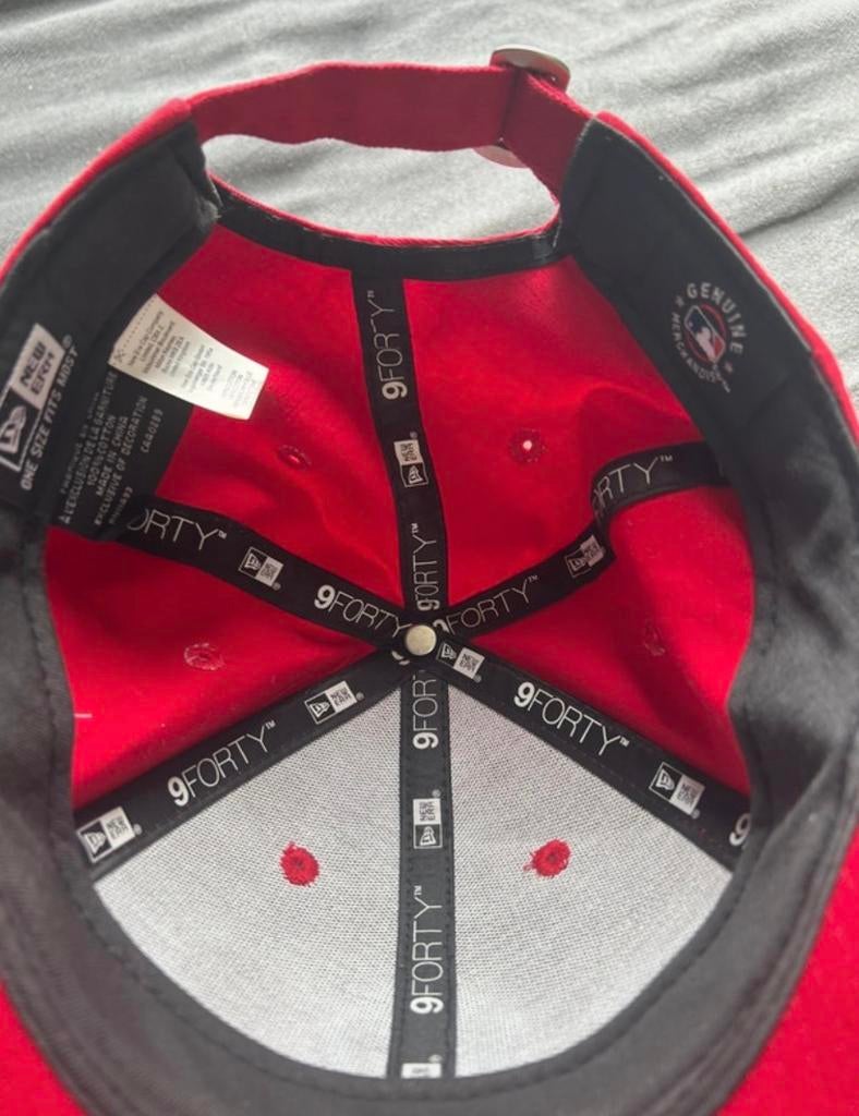 New York Yankees pet rood, Ophalen of Verzenden, Zo goed als nieuw, One size fits all, Pet