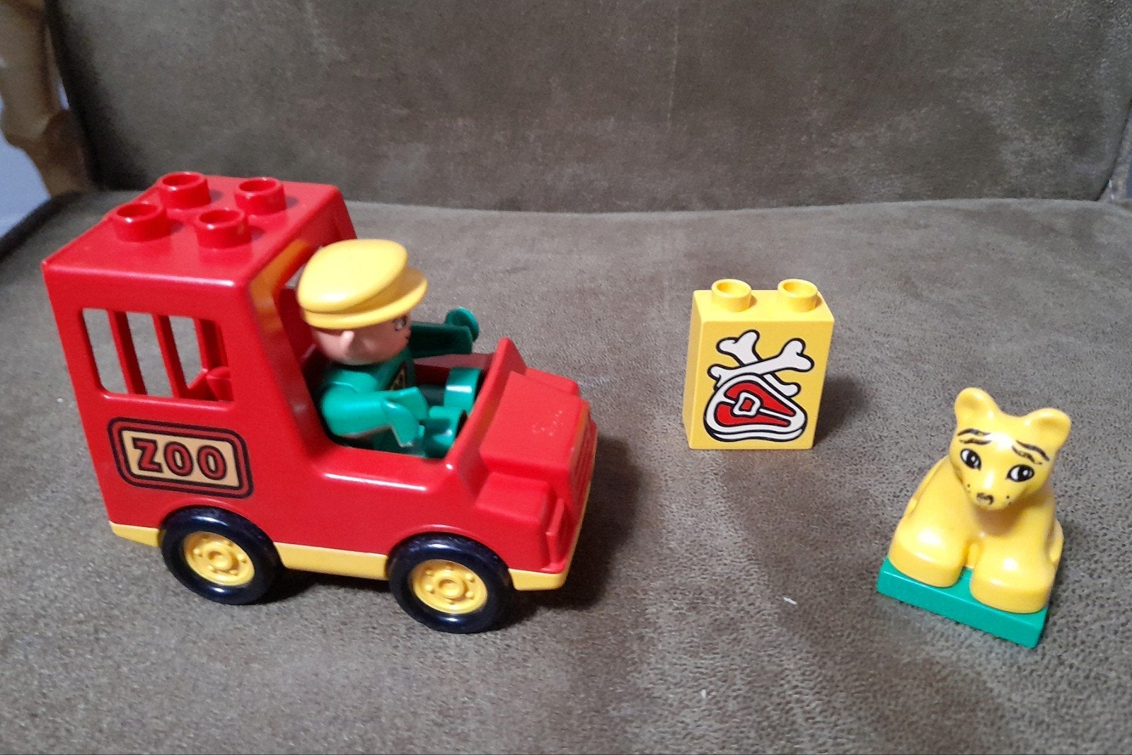 lego Duplo Dieren Transporter  met Welpje 2661, Kinderen en Baby's, Speelgoed | Duplo en Lego, Gebruikt, Ophalen of Verzenden