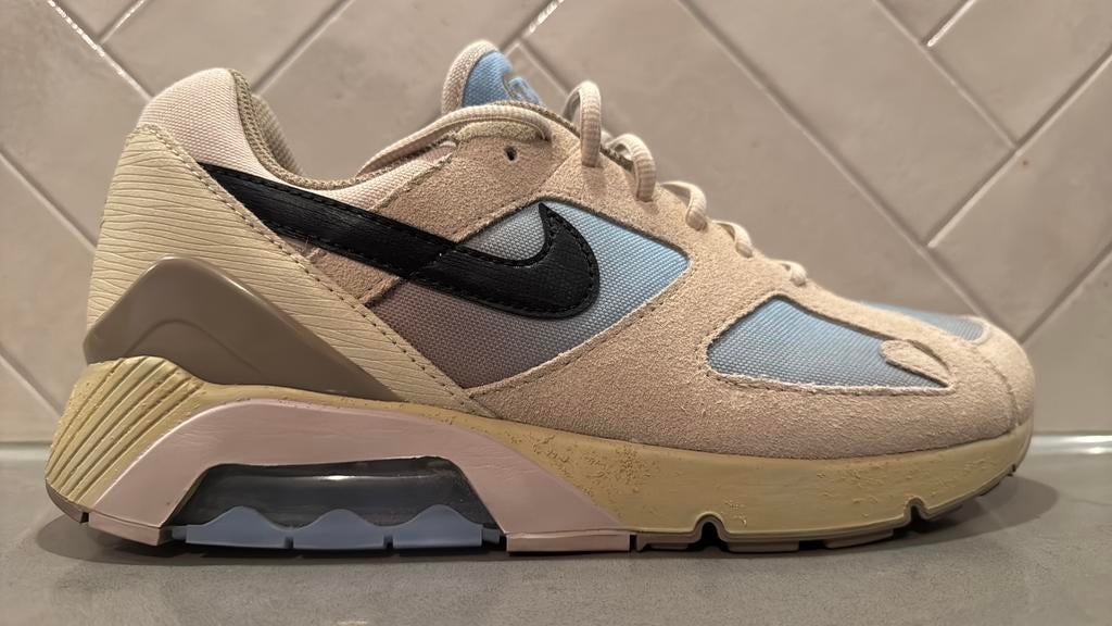 Nike Air 180 khaki / team gold - maat 43, Kleding | Heren, Schoenen, Ophalen of Verzenden, Zo goed als nieuw, Overige kleuren
