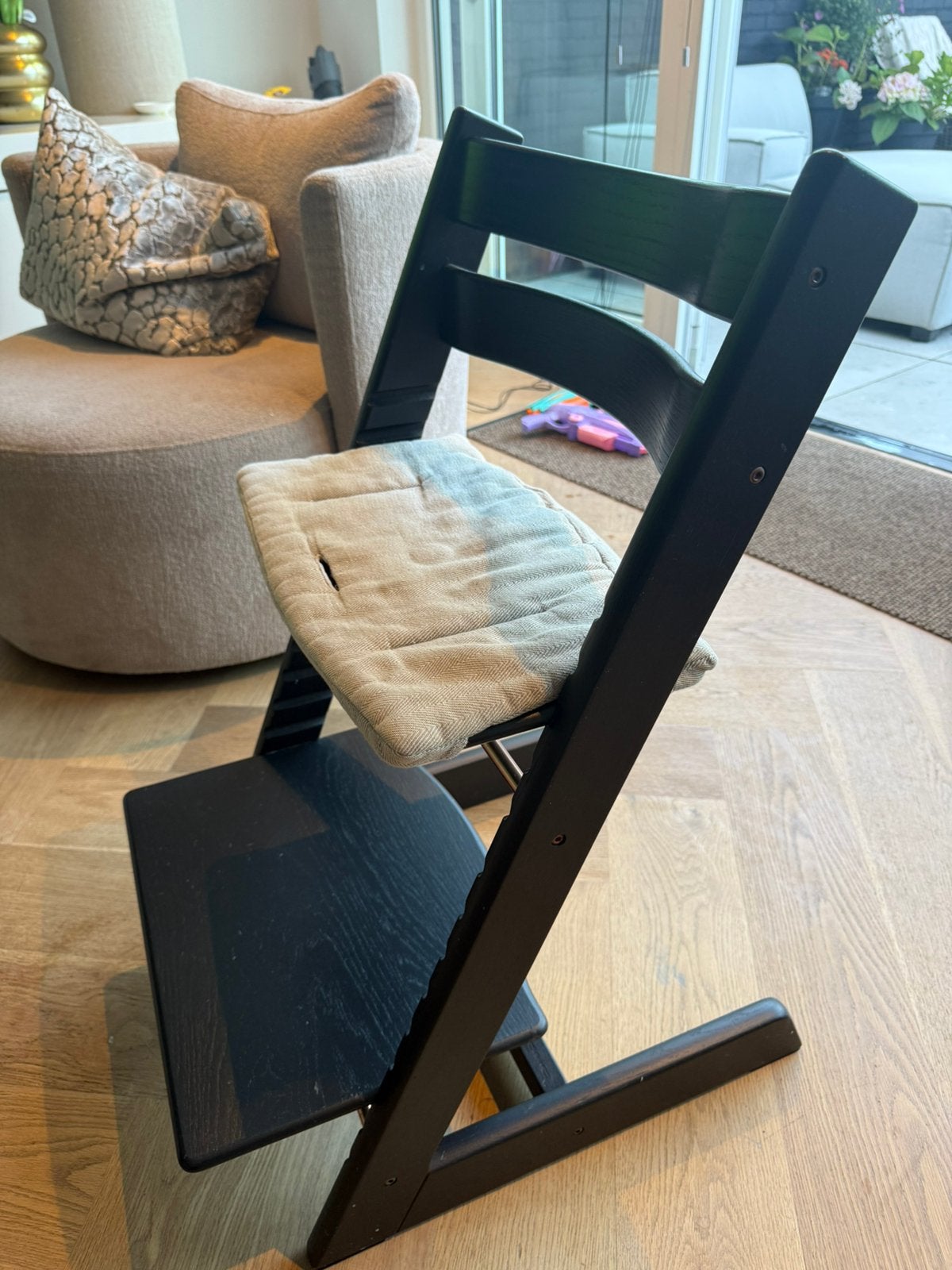 Stokke kinderstoel zwart Tripp trapp, Kinderen en Baby's, Ophalen, Zo goed als nieuw, Meegroeistoel