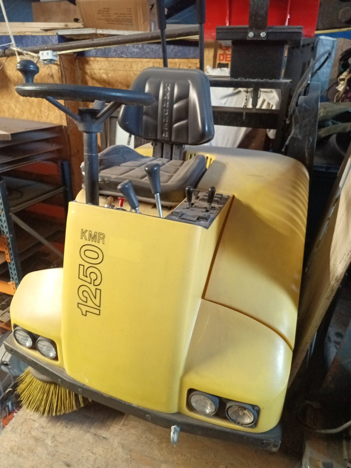 Kärcher KMR1250 hooglosser veegmachine, Ophalen