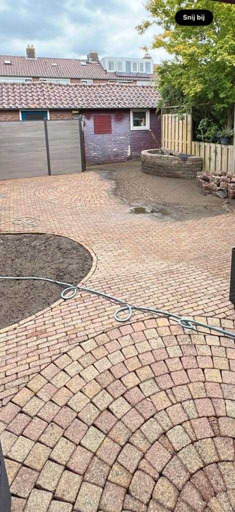 Gratis kinderkoppen tegels tuin alles ligt los 65m2, Tuin en Terras, Ophalen, Zo goed als nieuw