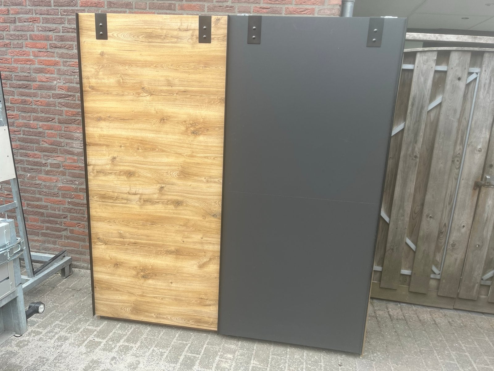 Gratis kast, Ophalen, Met plank(en), Gebruikt, 100 tot 150 cm
