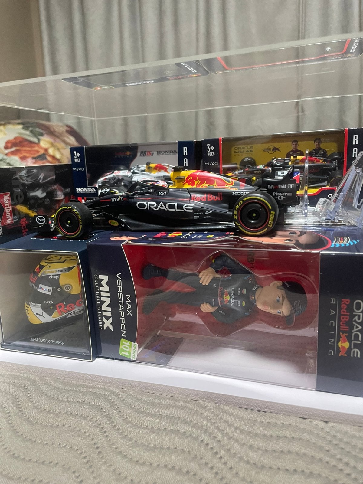 Max Verstappen accessoires in nieuw vitrinekastje, Verzamelen, Ophalen of Verzenden, Zo goed als nieuw, Formule 1