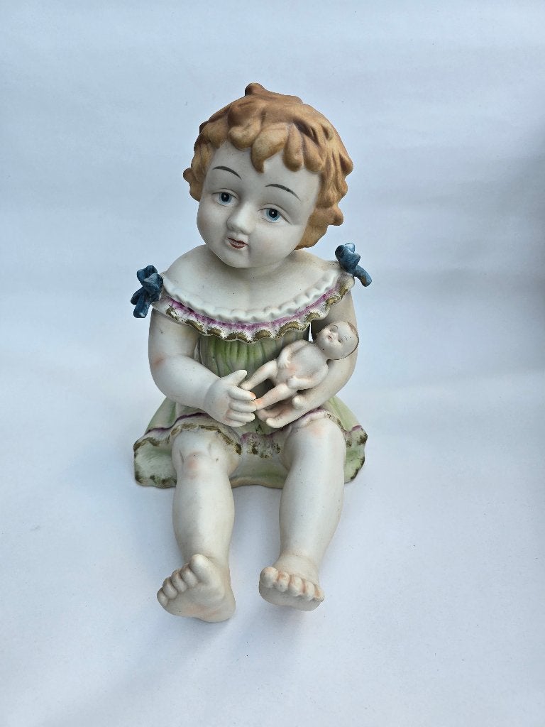 German Bisque Porcelain Piano Baby Holding Doll / Antiek, Antiek en Kunst, Ophalen of Verzenden