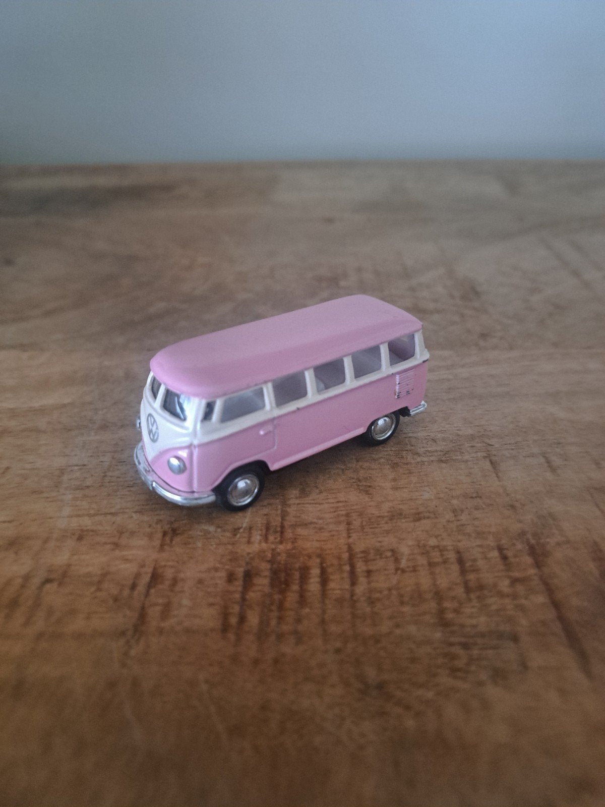 Kinsmart model volkswagen bus schaal 1:64, Gebruikt, Ophalen of Verzenden, N.b, Bus of Vrachtwagen