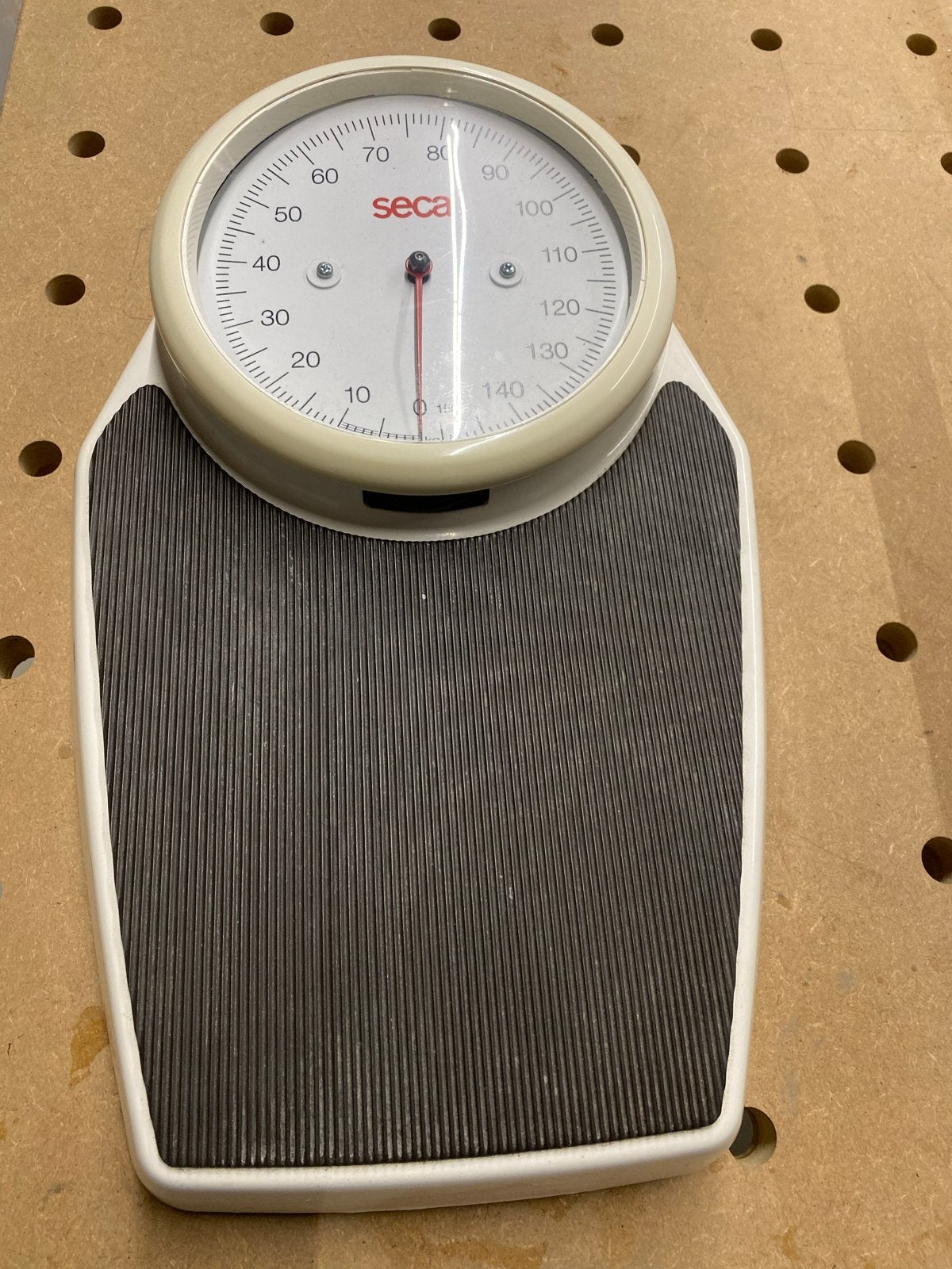 Seca Personenweegschaal - Analoog - Max 150 kg, Gebruikt, 100 kg of meer, Ophalen of Verzenden, Personenweegschaal